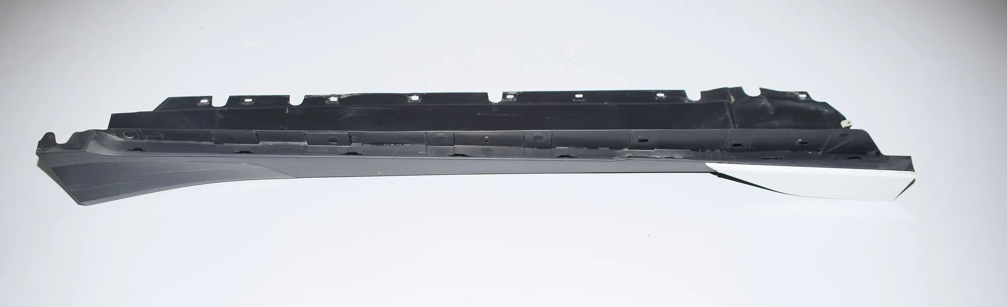 Right Side Sideskirt – OEM 7368598 · BMW i3 (I01) Electric 2015