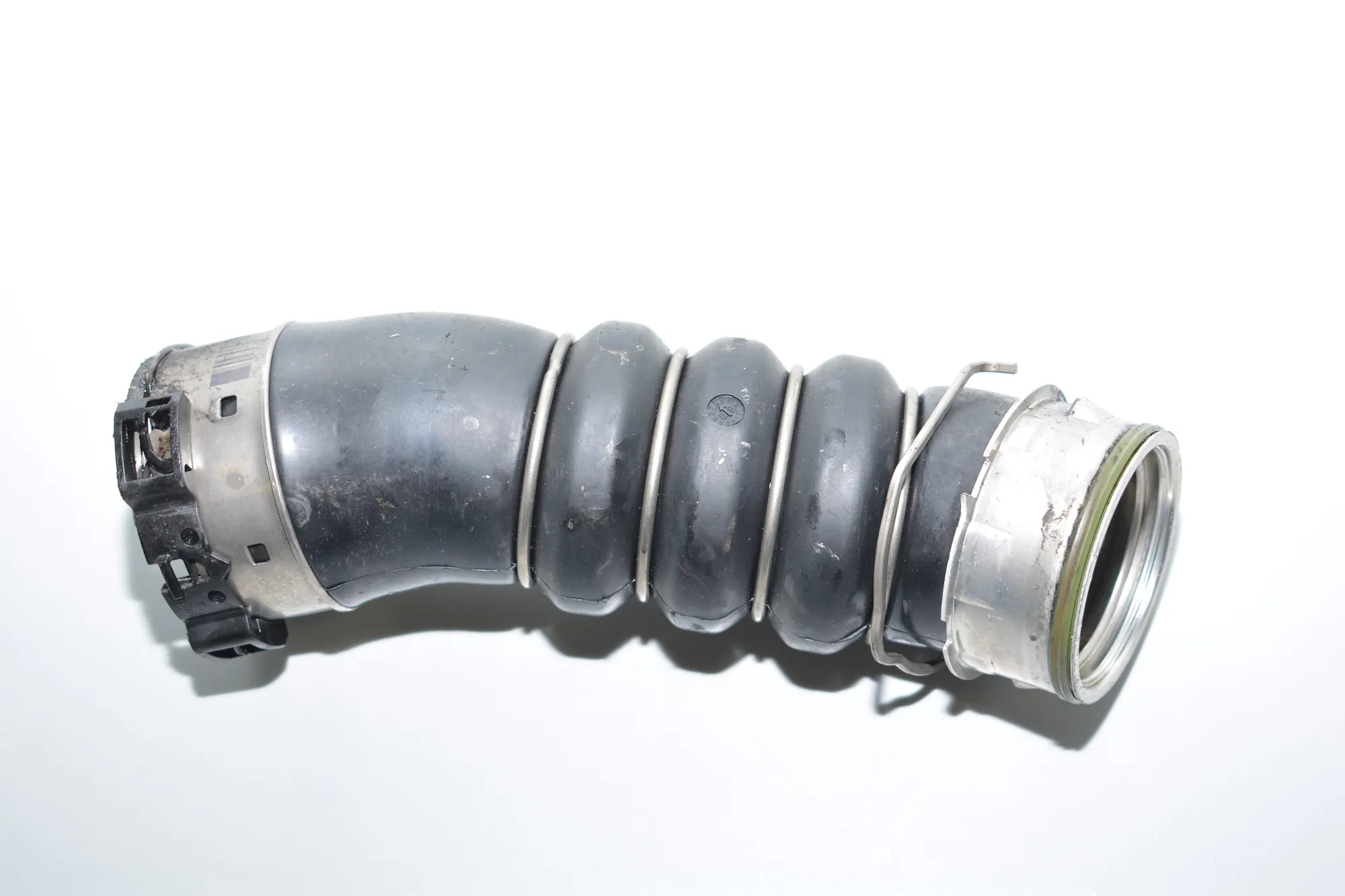 Right Side Intercooler Hose – OEM 7797480 · BMW 1 (E81) 118 d 2008
