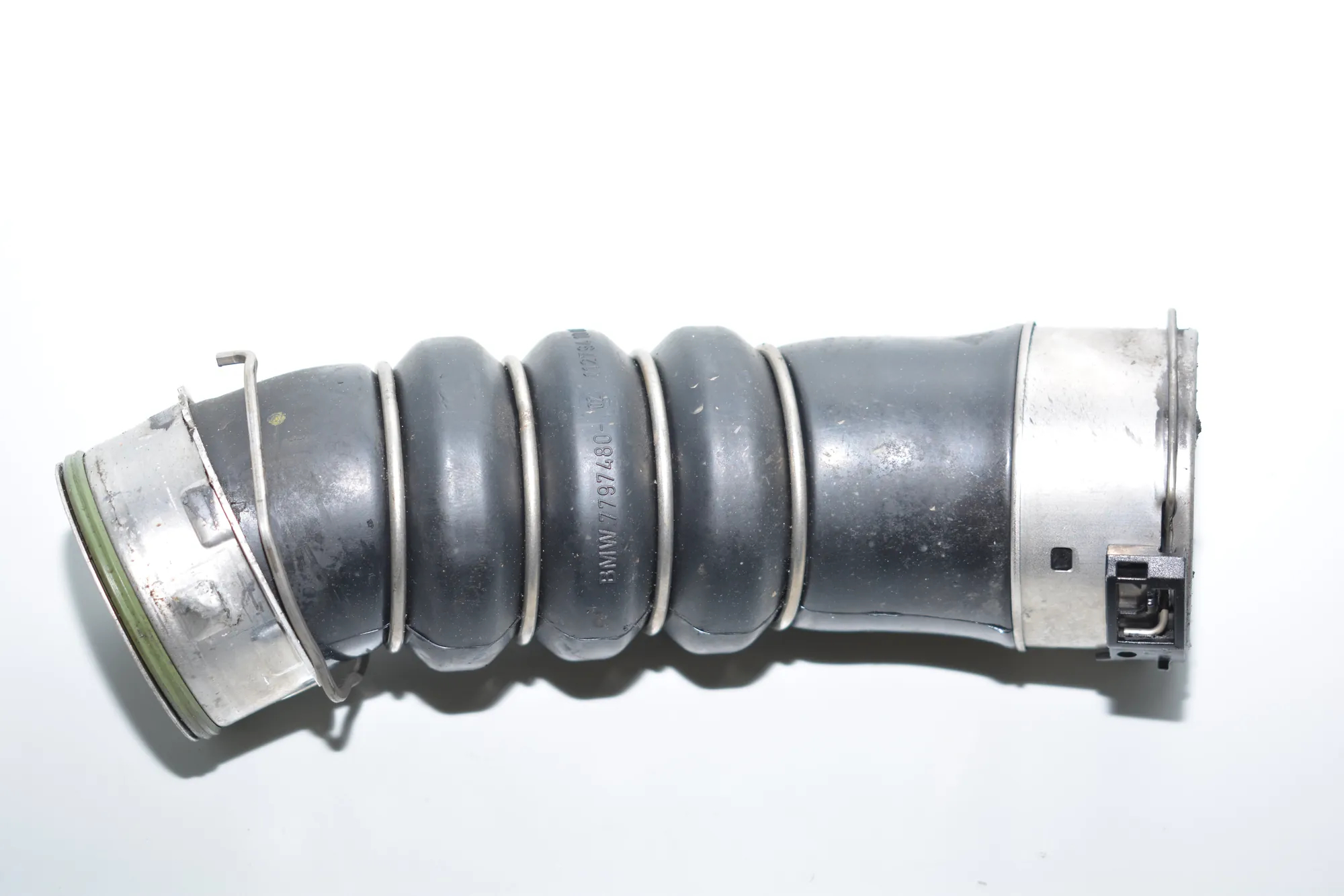 Right Side Intercooler Hose – OEM 7797480 · BMW 1 (E81) 118 d 2008 – 2
