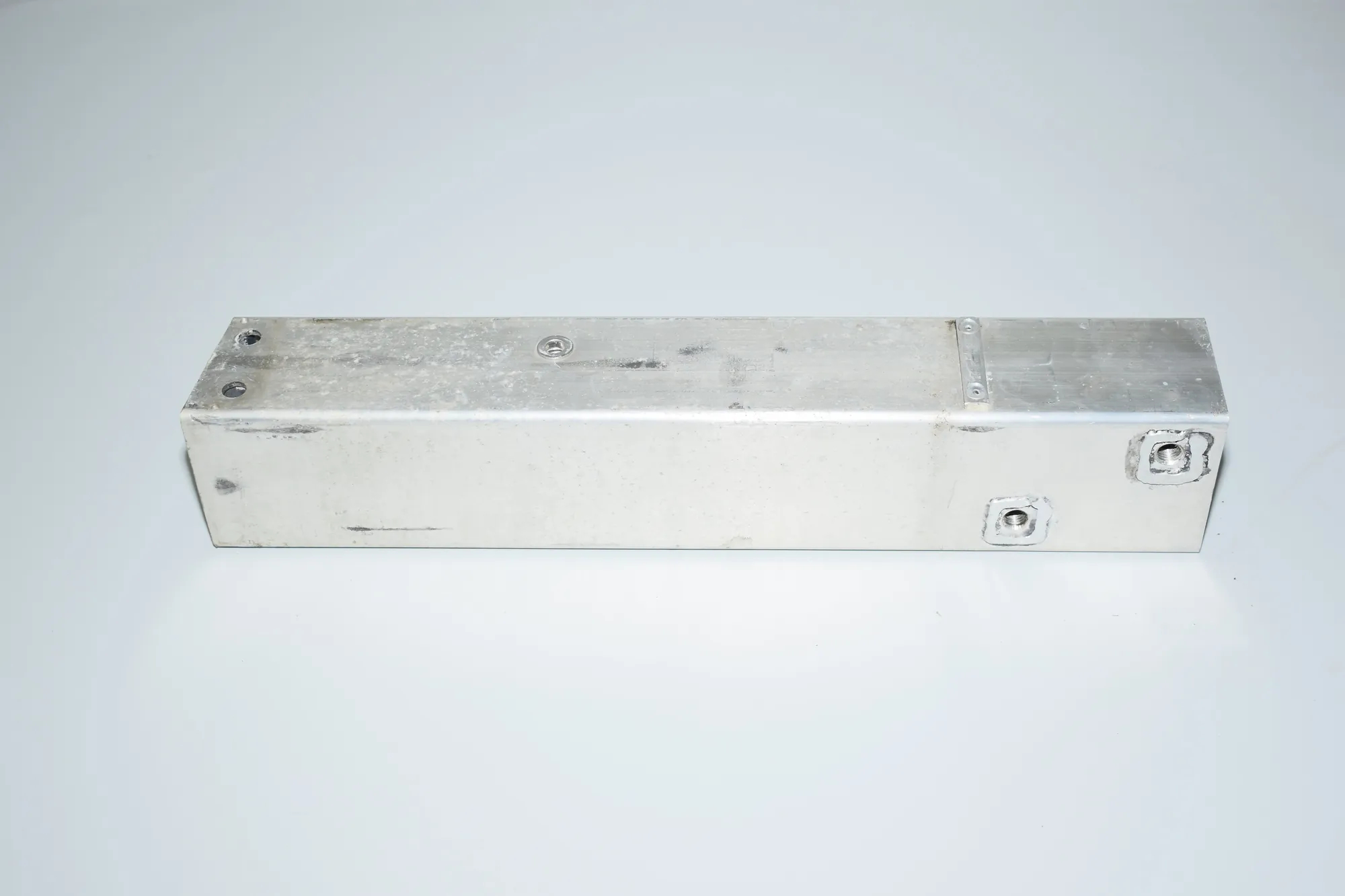 Rear Right Bumper Bracket – OEM 6852704 · BMW i3 (I01) Electric 2015