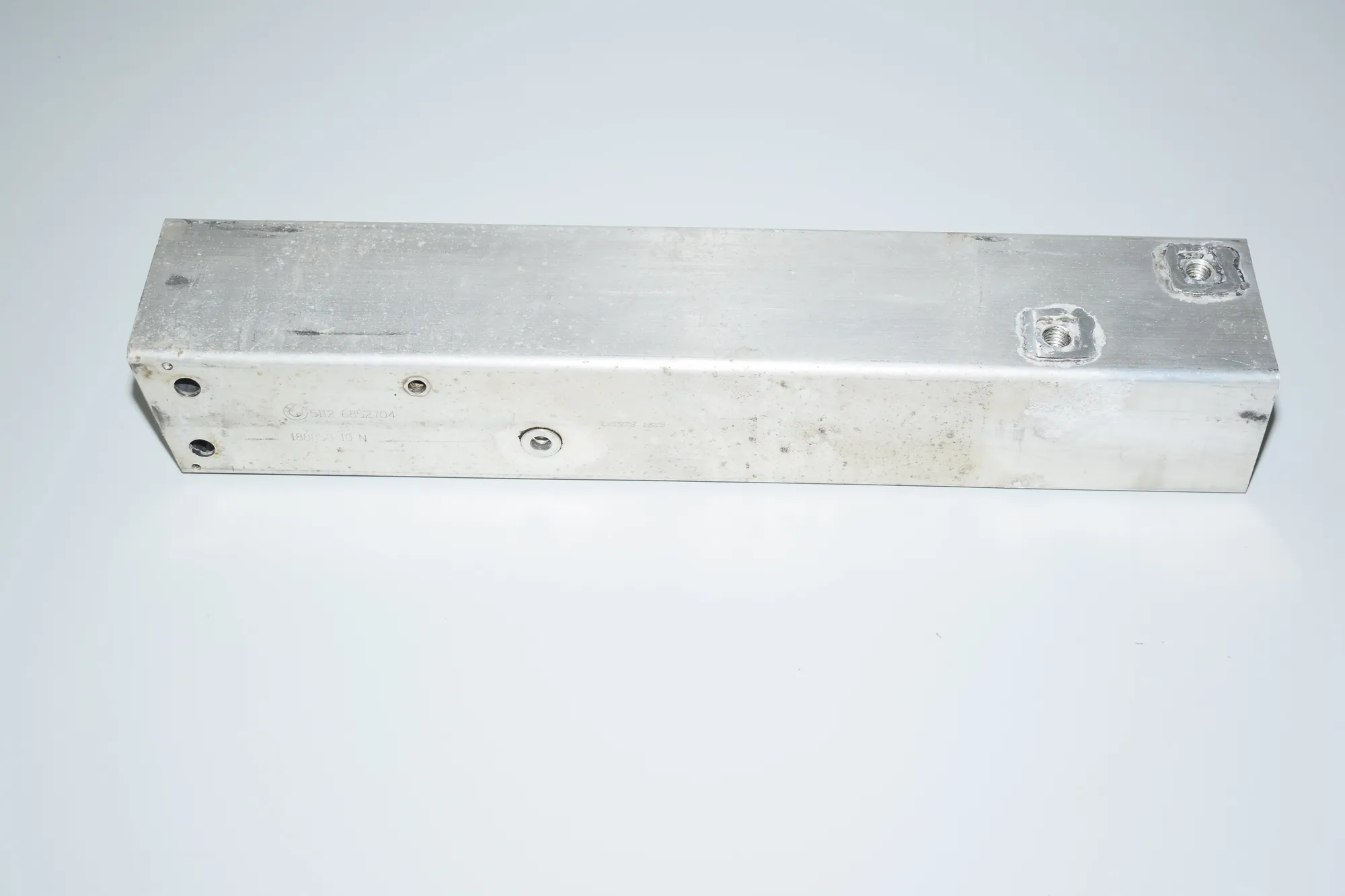 Rear Right Bumper Bracket – OEM 6852704 · BMW i3 (I01) Electric 2015 – 2