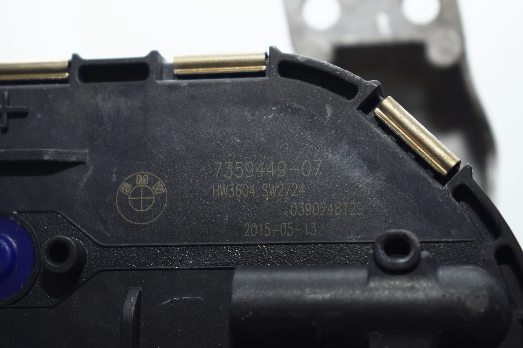 Front Windshield Wiper Mechanism – OEM 7359449 · BMW i3 (I01) Electric 2015 – 4