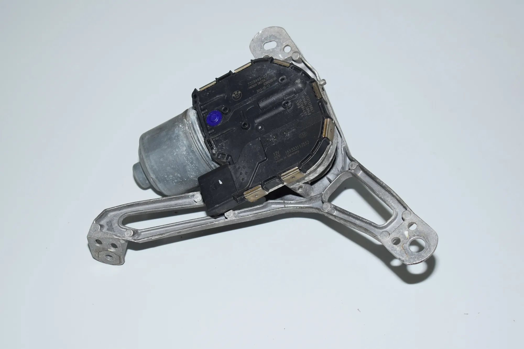 Front Windshield Wiper Mechanism – OEM 7359449 · BMW i3 (I01) Electric 2015 – 3