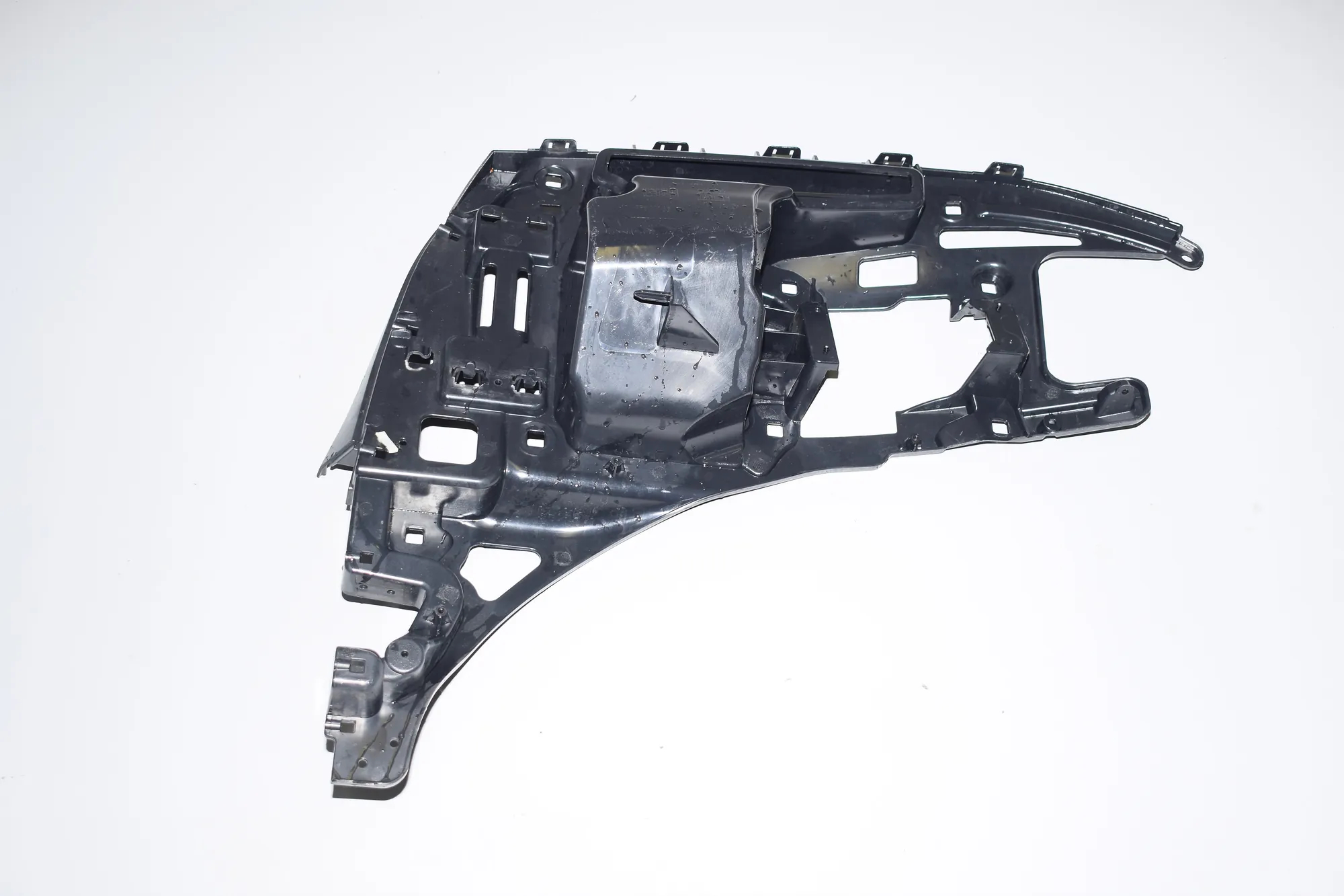 Rear Right Bumper Bracket – OEM 7296754 · BMW i3 (I01) Electric 2015 – 2