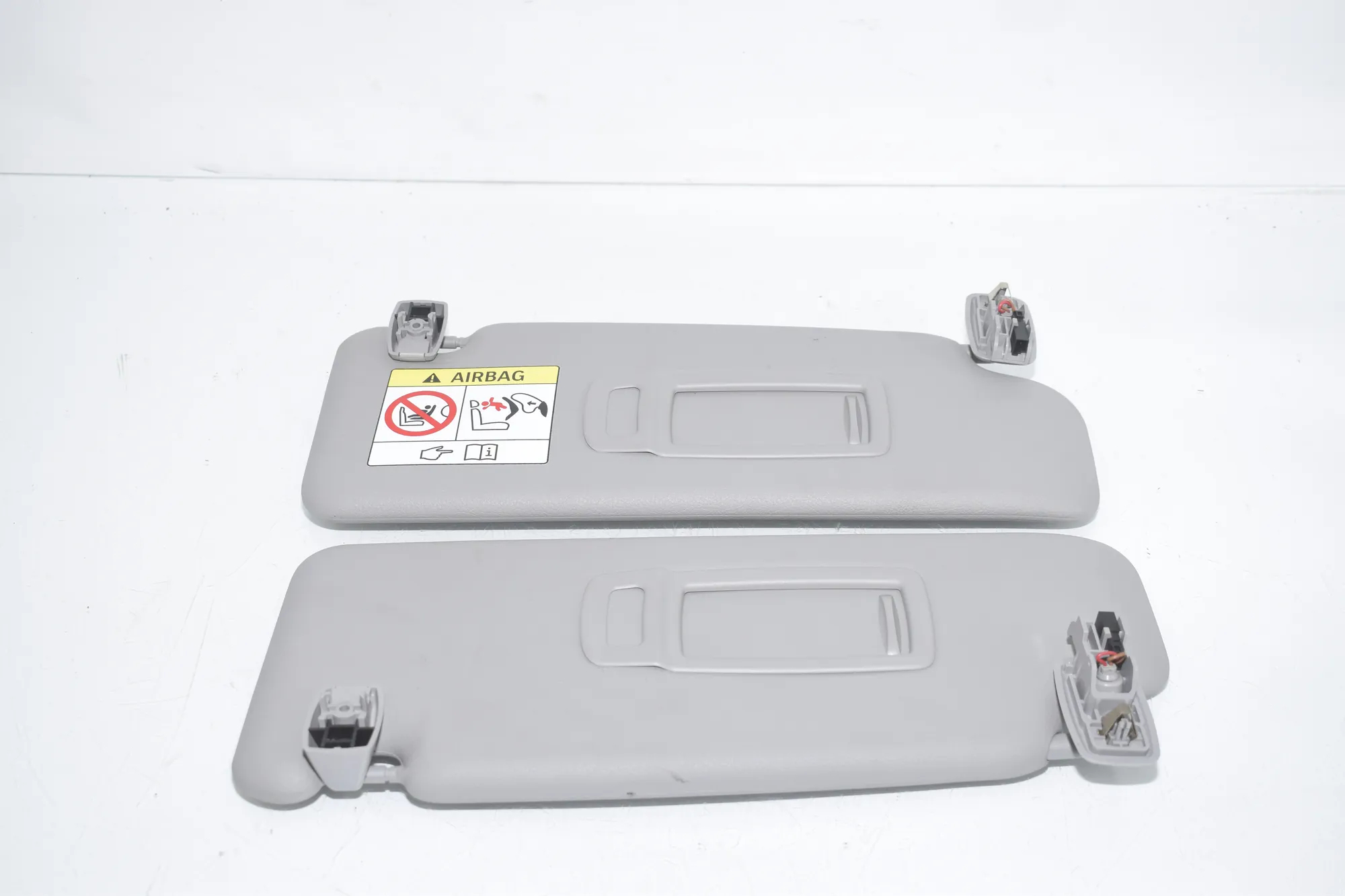 Left Side Sun Visor – OEM 7452545 · BMW X1 (F48) xDrive 18 d 2016 – 2