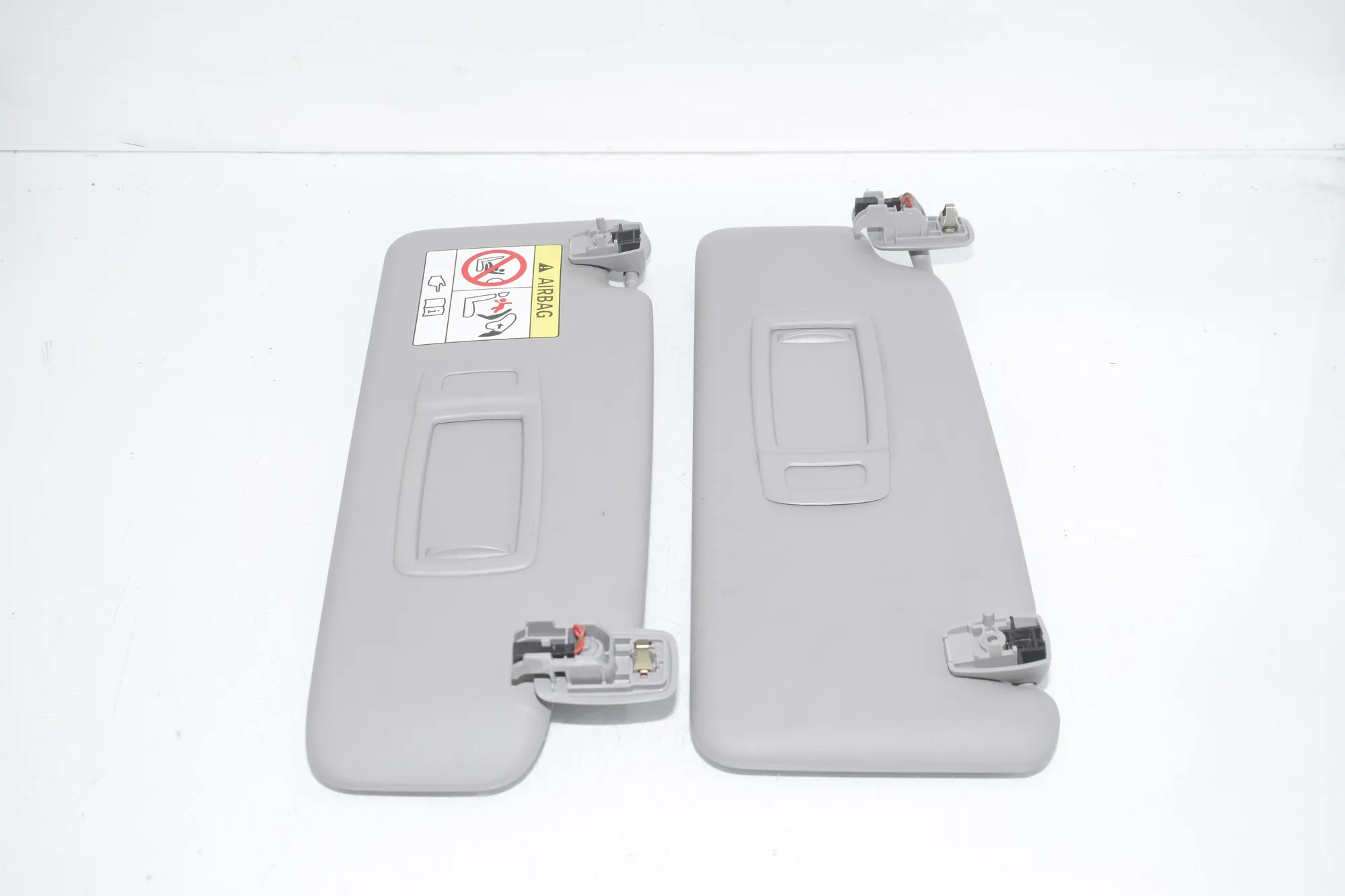 Left Side Sun Visor – OEM 7452545 · BMW X1 (F48) xDrive 18 d 2016