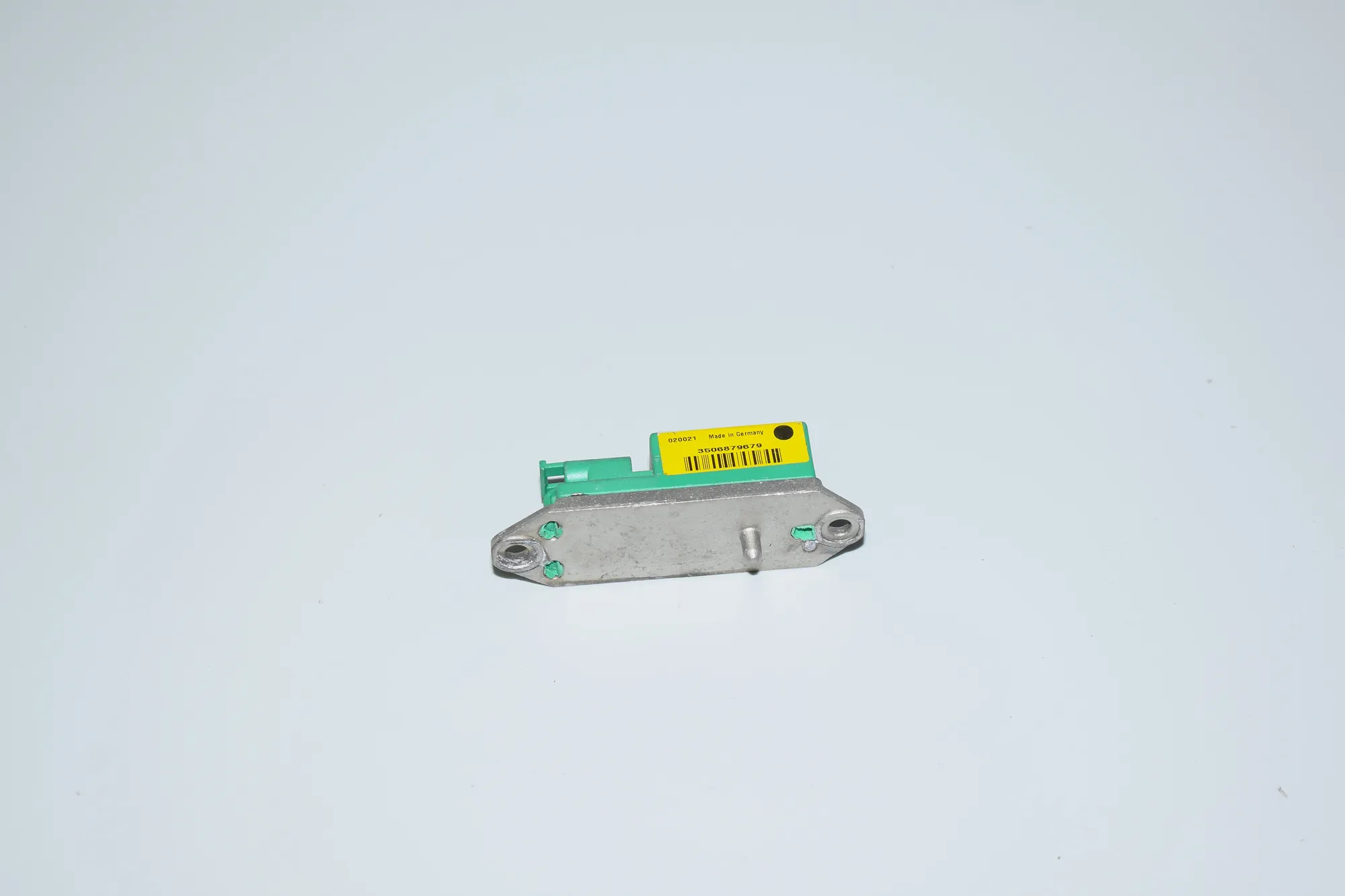 Front Left Impact Sensor – OEM 6900728 · BMW 5 (E39) BMW 5 (E39) 2001 – 4