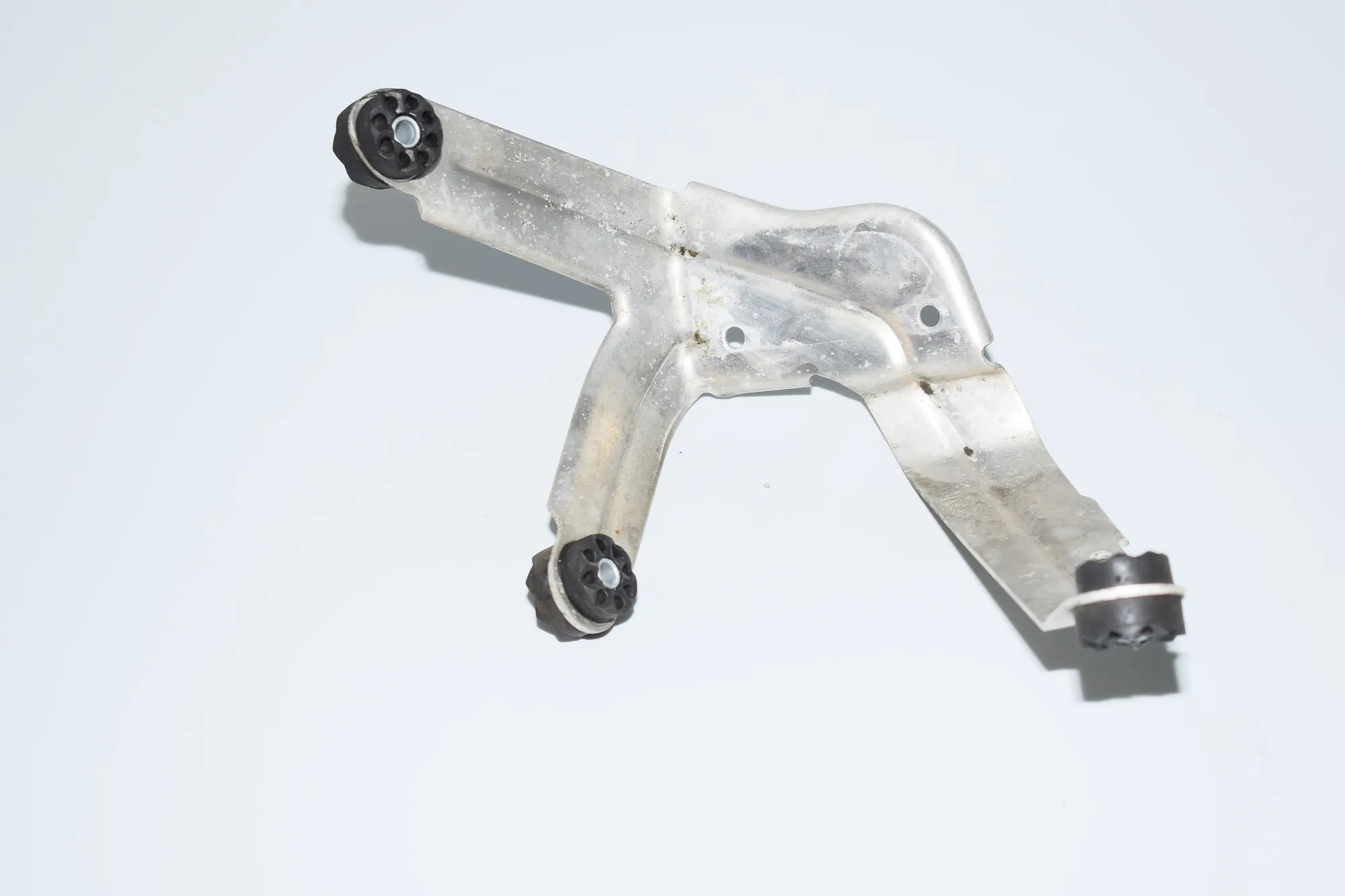 ABS Pump Holder – OEM 6850470 · BMW i3 (I01) Electric 2015 – 3