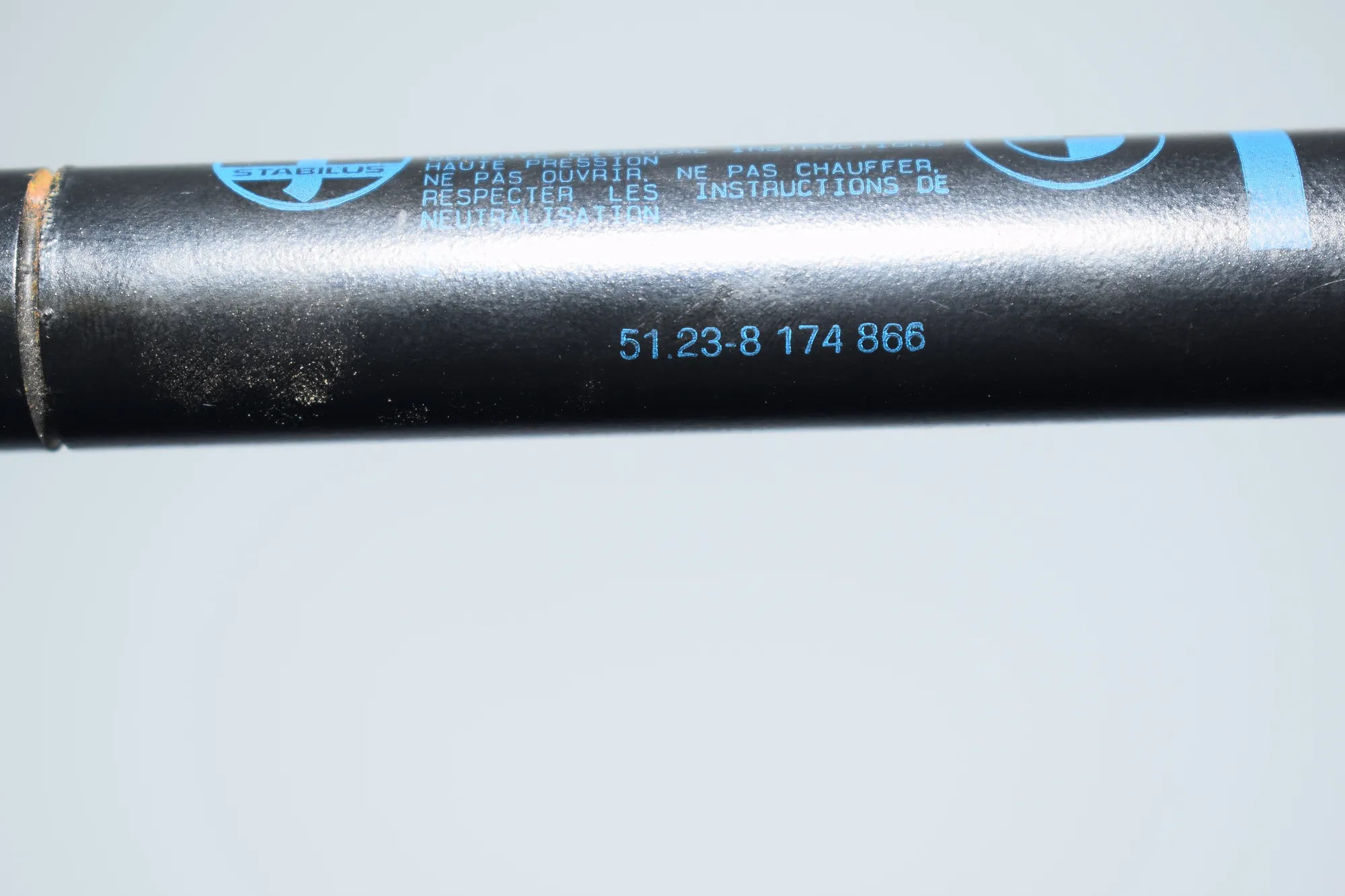 Front Right Bonnet Strut – OEM 8174866 · BMW 5 (E39) 530 d 2003 – 2