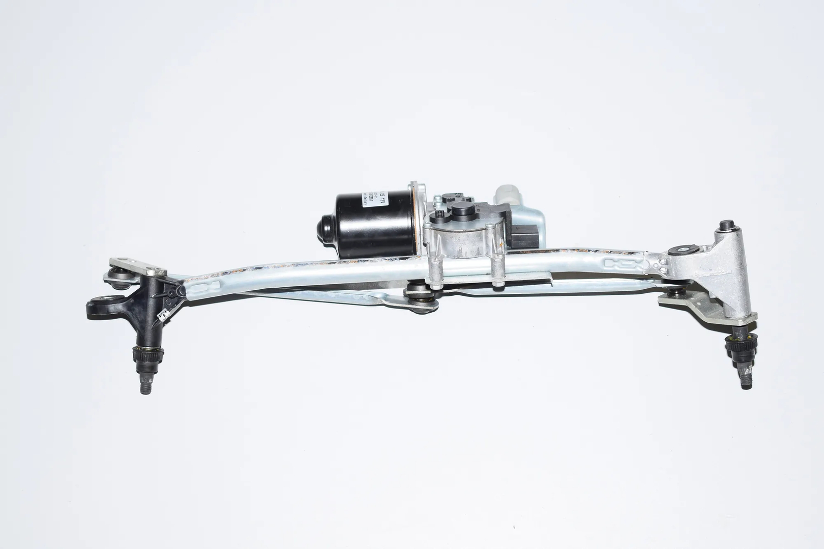 Front Windshield Wiper Mechanism – OEM 7193037 · BMW 1 (E81) 118 d 2008 – 2