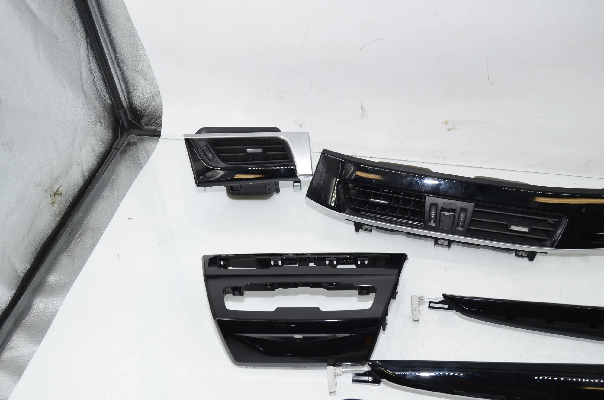 Interior Trim Strips Kit – OEM 9483799 · BMW X1 (F48) sDrive 18 d 2019 – 2