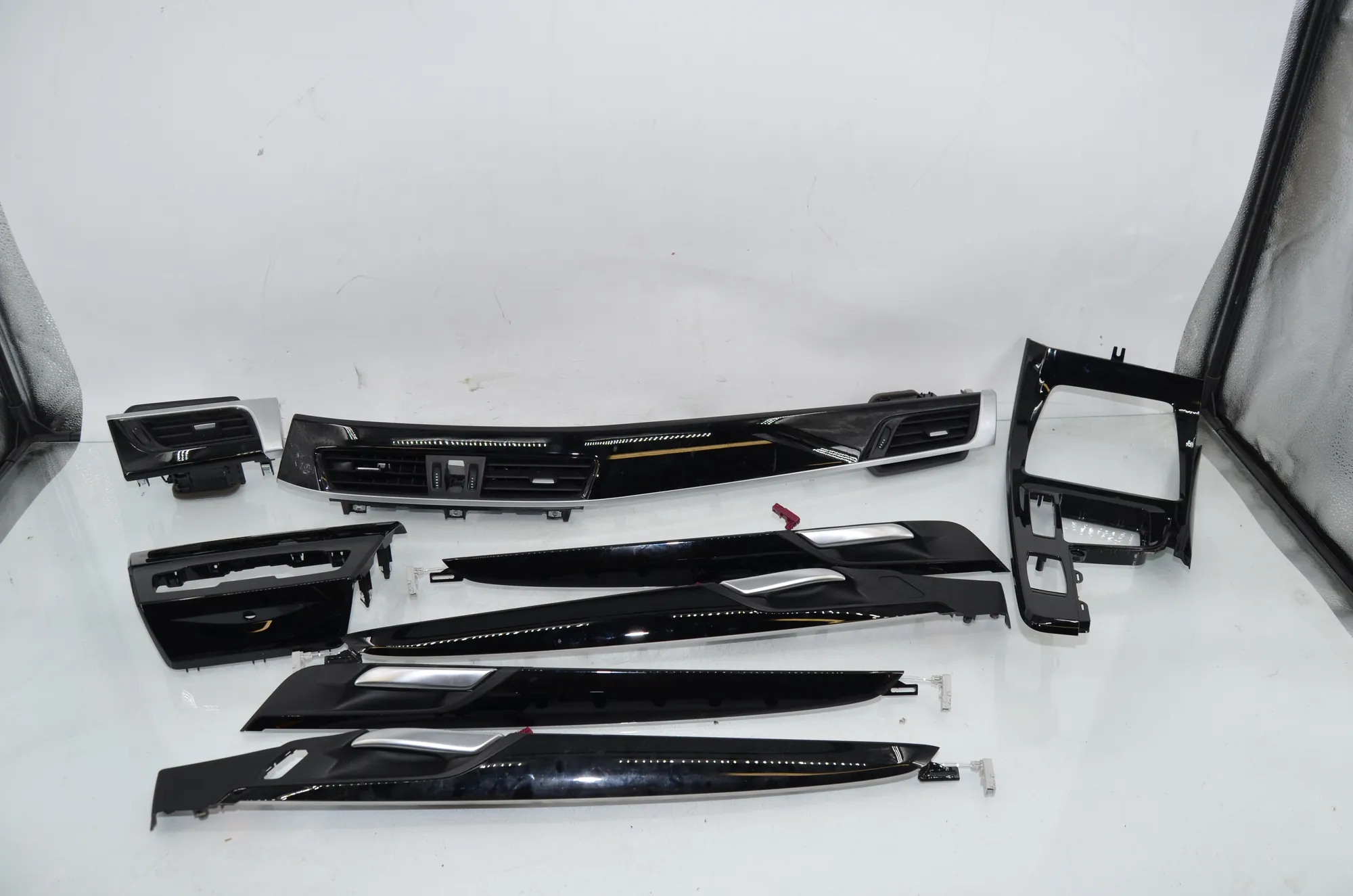 Interior Trim Strips Kit – OEM 9483799 · BMW X1 (F48) sDrive 18 d 2019