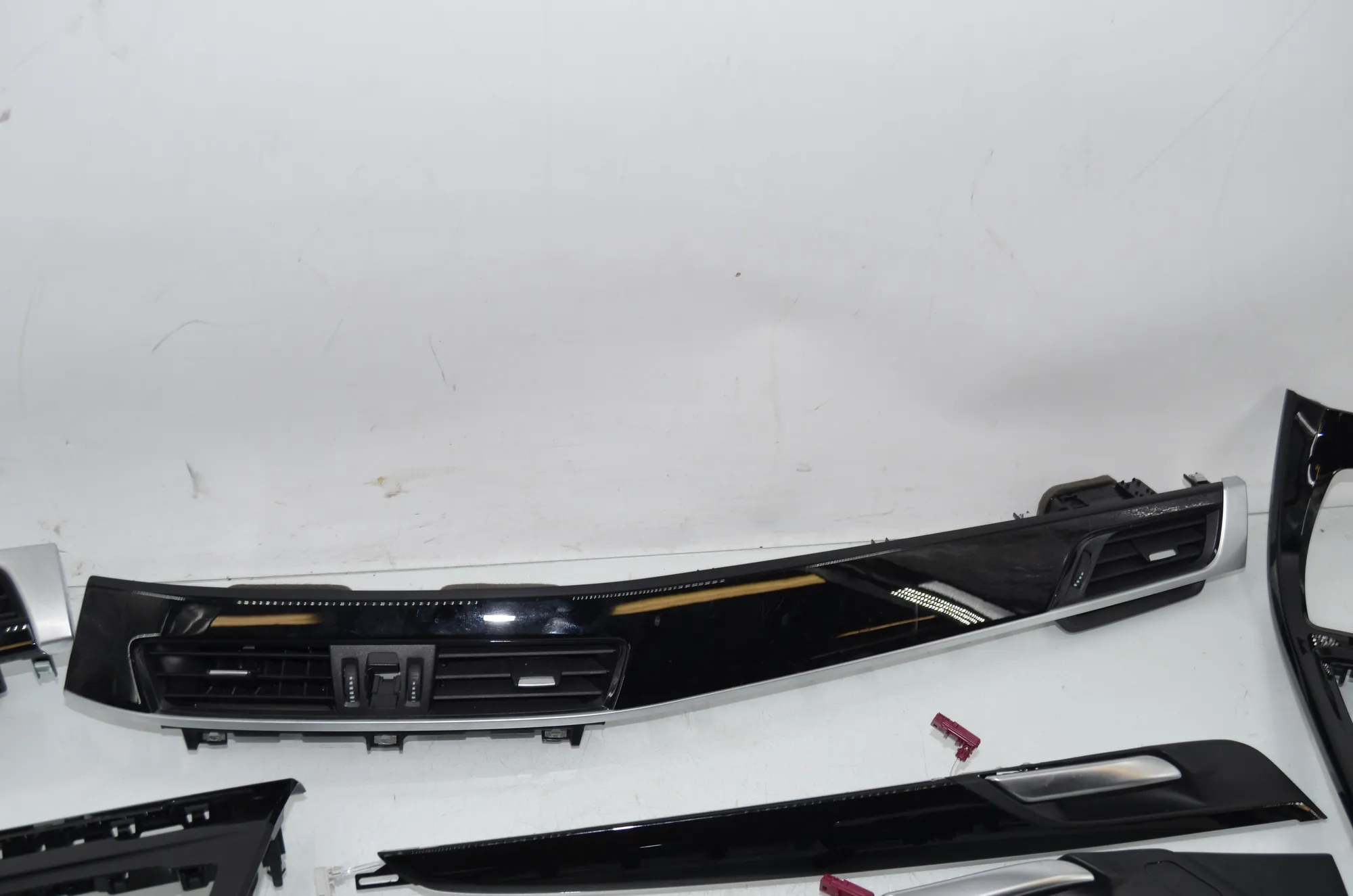 Interior Trim Strips Kit – OEM 9483799 · BMW X1 (F48) sDrive 18 d 2019 – 3
