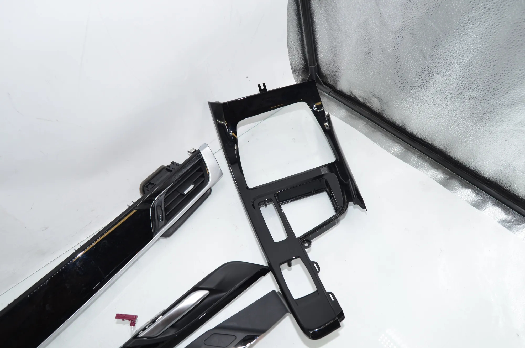 Interior Trim Strips Kit – OEM 9483799 · BMW X1 (F48) sDrive 18 d 2019 – 5