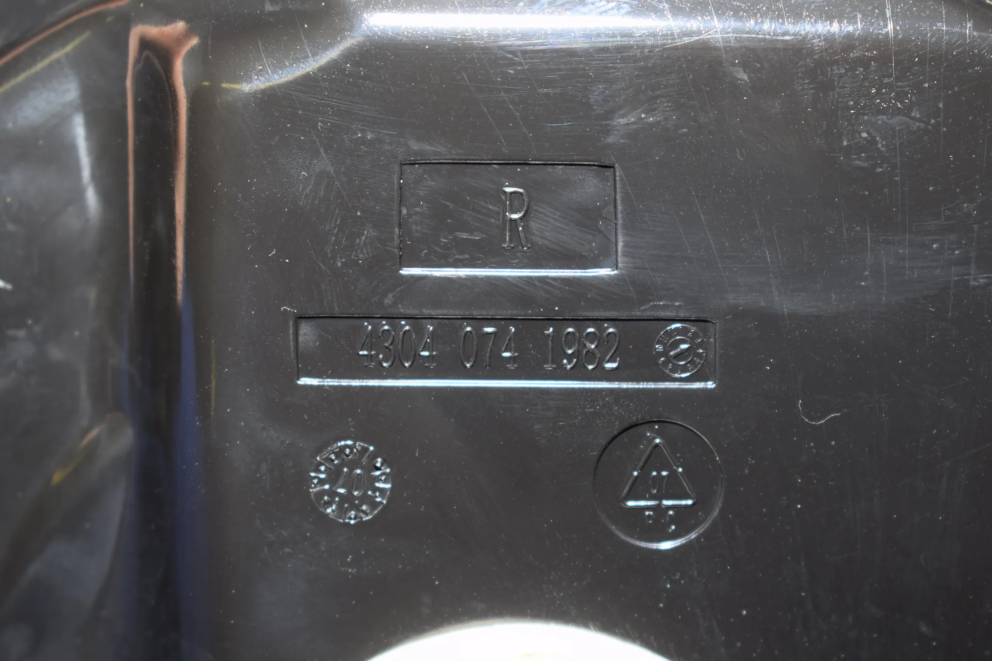 Right Side Floor Subwoofer – OEM 4304074 · BMW 1 (E81) 118 d 2008 – 3