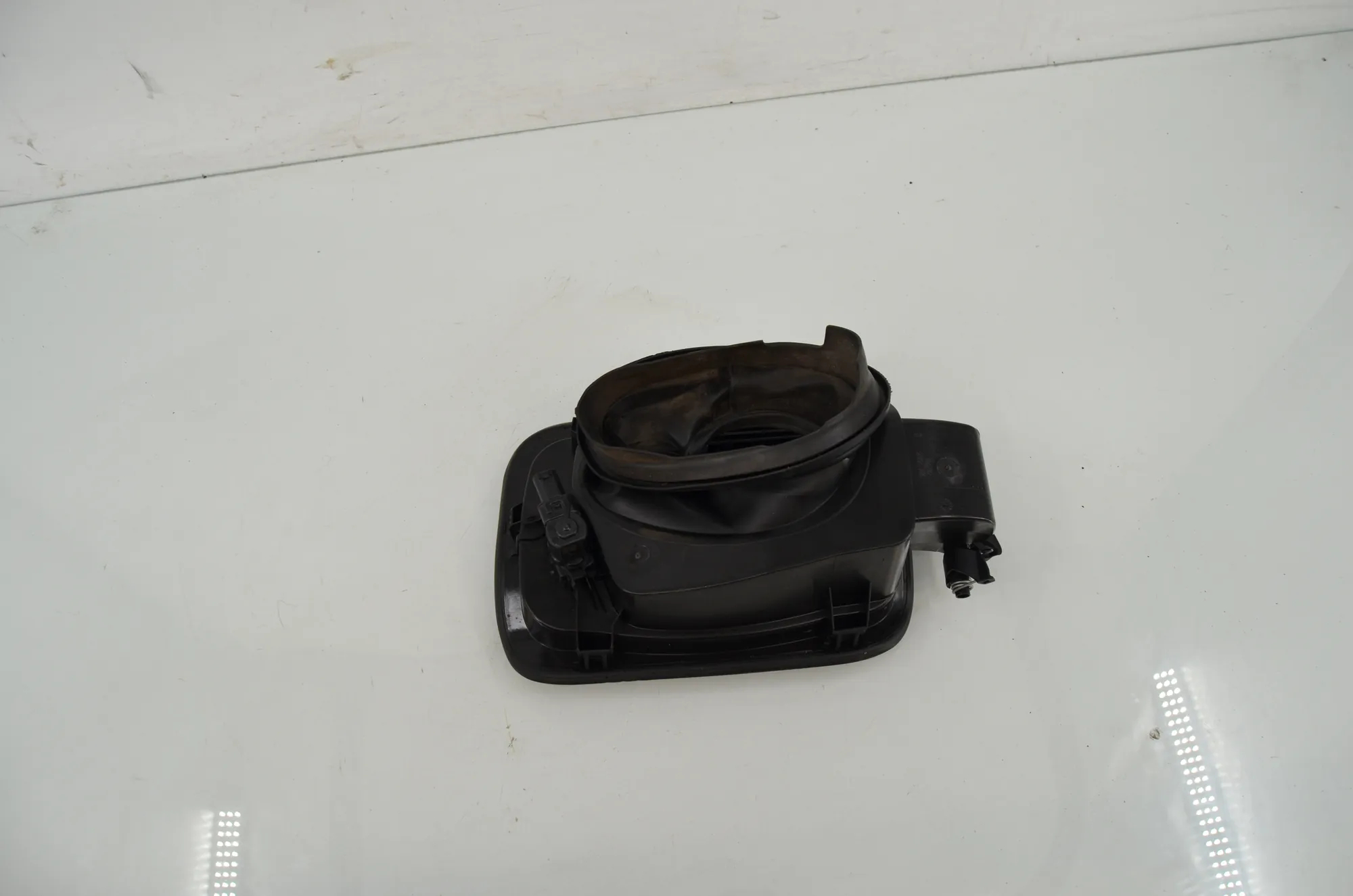 Fuel Tank Flap Cap – OEM 7458867 · BMW X1 (F48) sDrive 18 d 2019 – 3