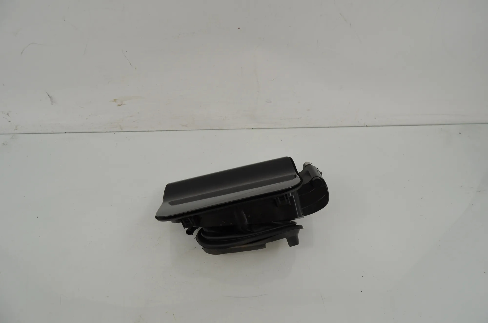 Fuel Tank Flap Cap – OEM 7458867 · BMW X1 (F48) sDrive 18 d 2019 – 2