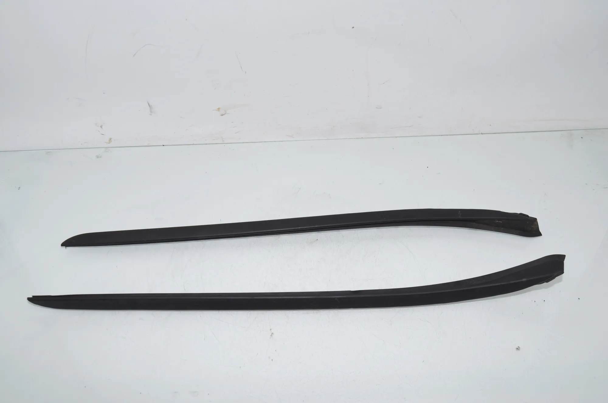Front Windshield Trim – OEM 7350609 · BMW X1 (F48) sDrive 18 d 2019 – 2