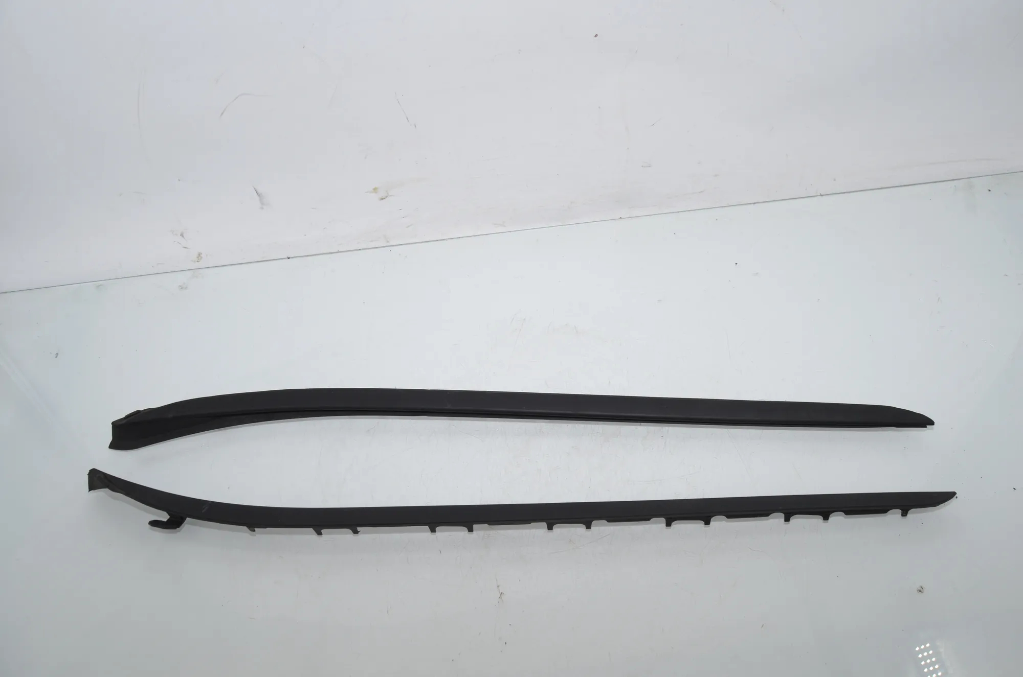 Front Windshield Trim – OEM 7350609 · BMW X1 (F48) sDrive 18 d 2019