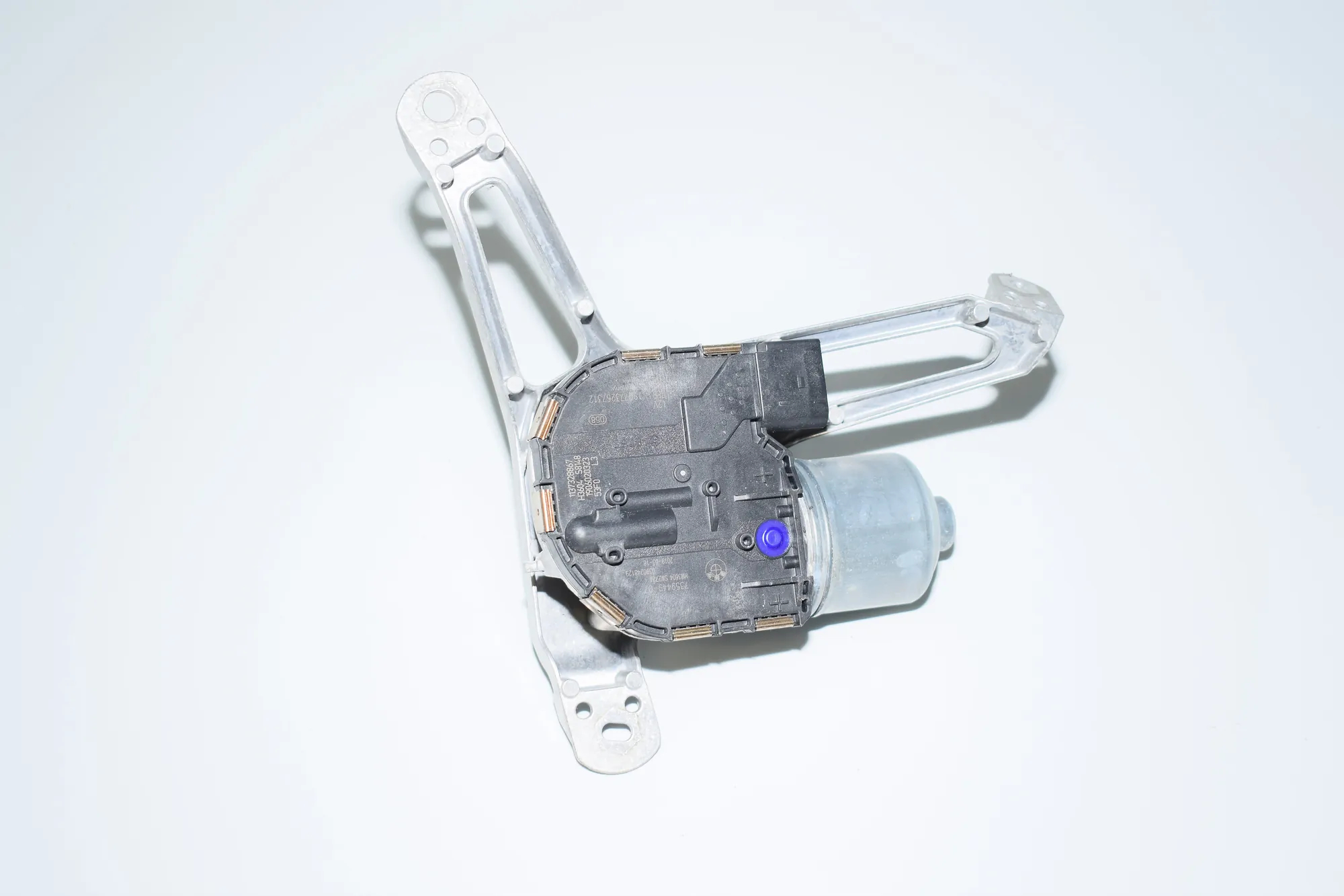 Front Windshield Wiper Mechanism – OEM 7359449 · BMW i3 (I01) Electric 2019 – 2