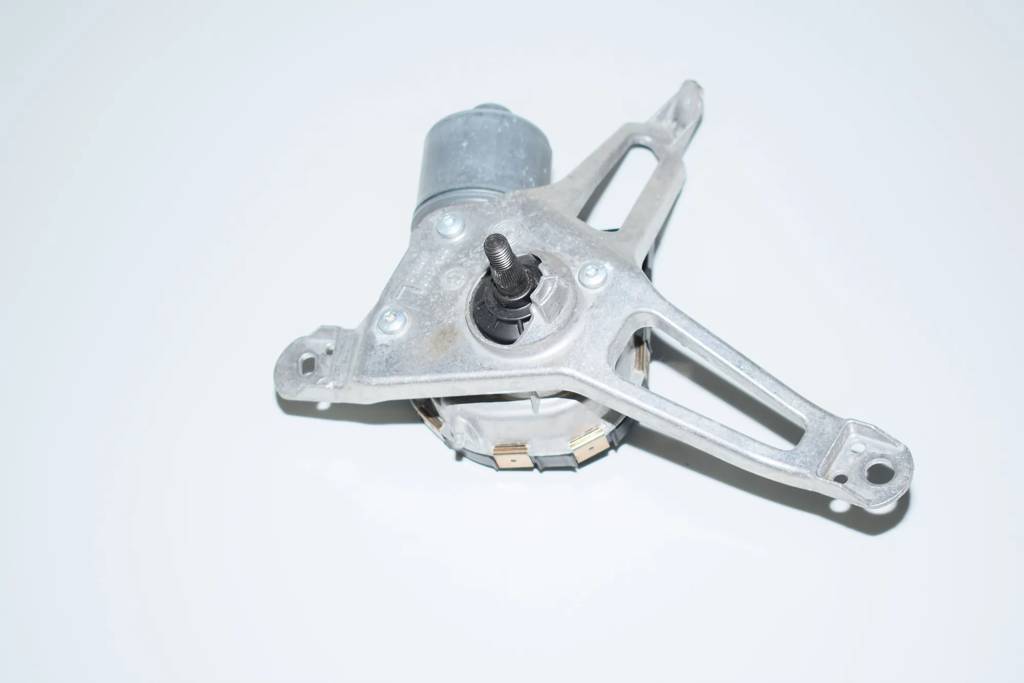 Front Windshield Wiper Mechanism – OEM 7359449 · BMW i3 (I01) Electric 2019