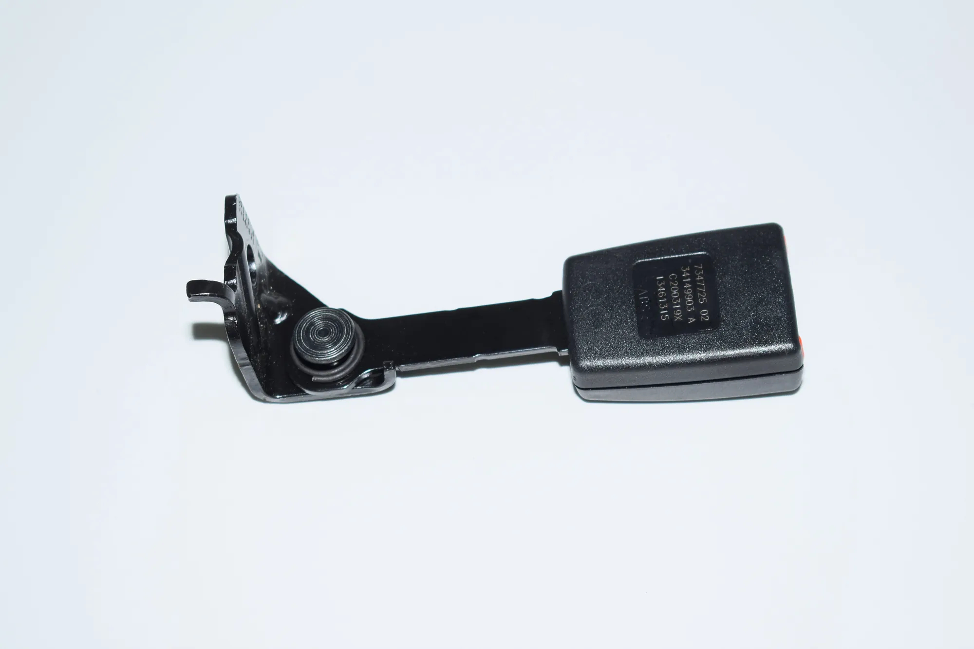 Rear Left Seat Buckle – OEM 7347725 · BMW i3 (I01) Electric 2019