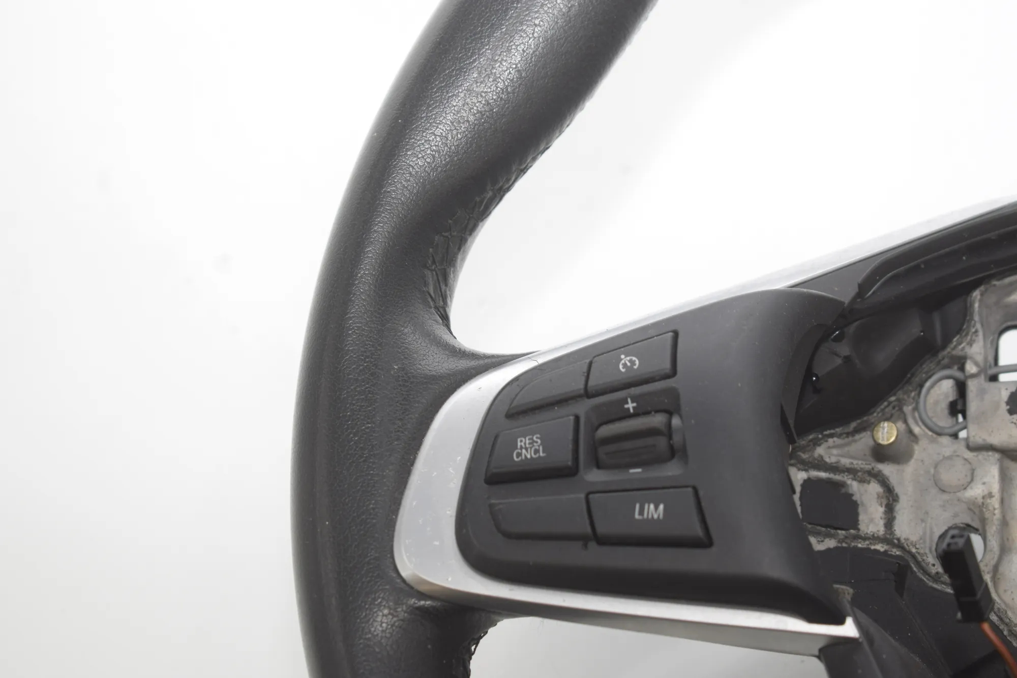 Steering Wheel – OEM 6877508 · BMW X1 (F48) sDrive 18 d 2019 – 4