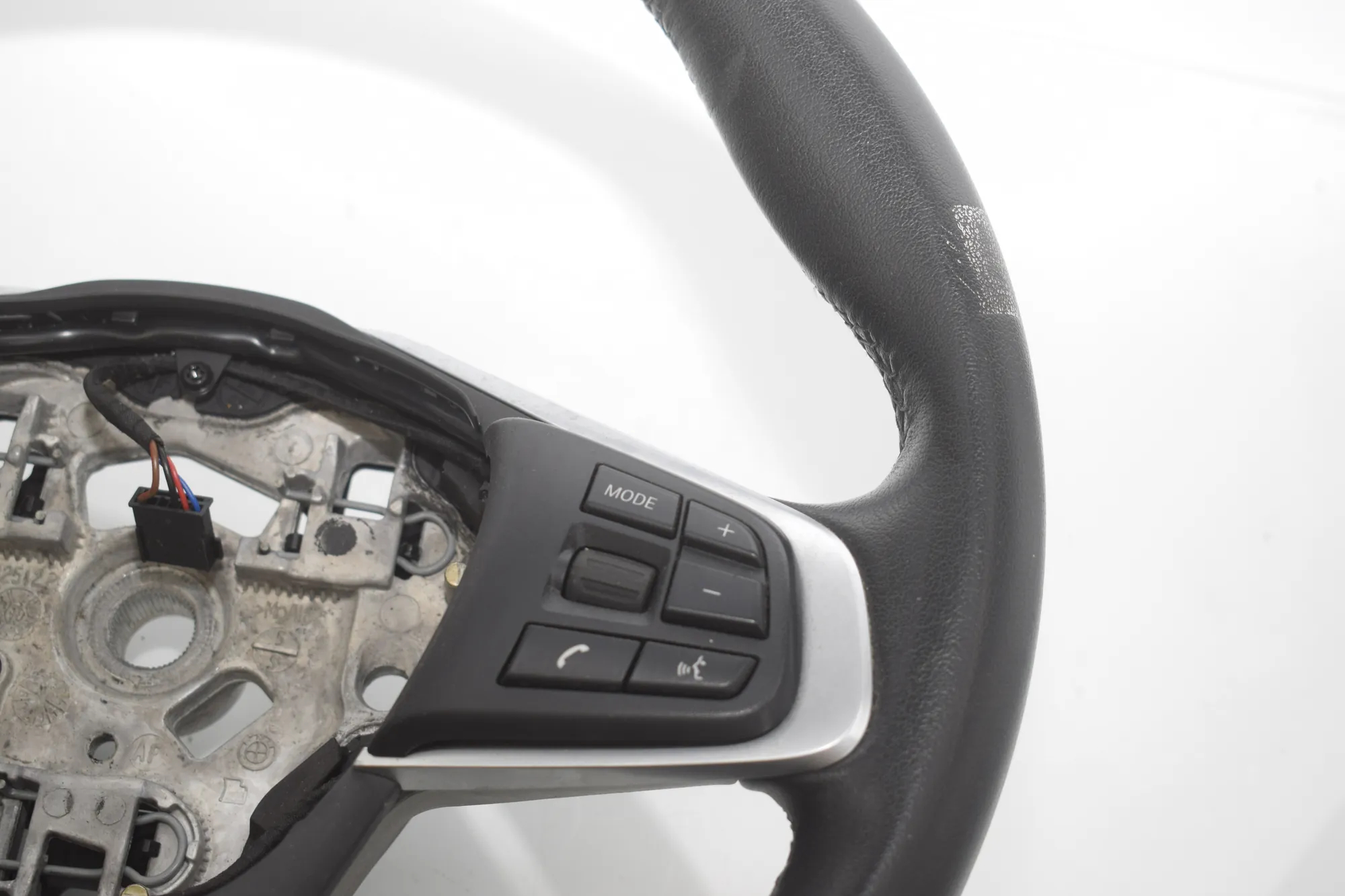 Steering Wheel – OEM 6877508 · BMW X1 (F48) sDrive 18 d 2019 – 3