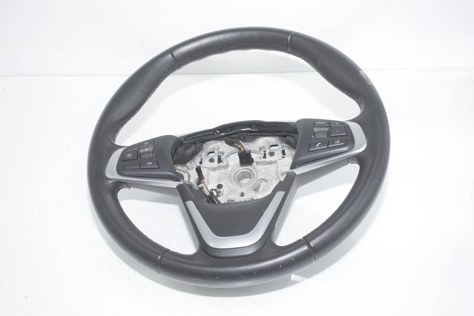 Steering Wheel – OEM 6877508 · BMW X1 (F48) sDrive 18 d 2019