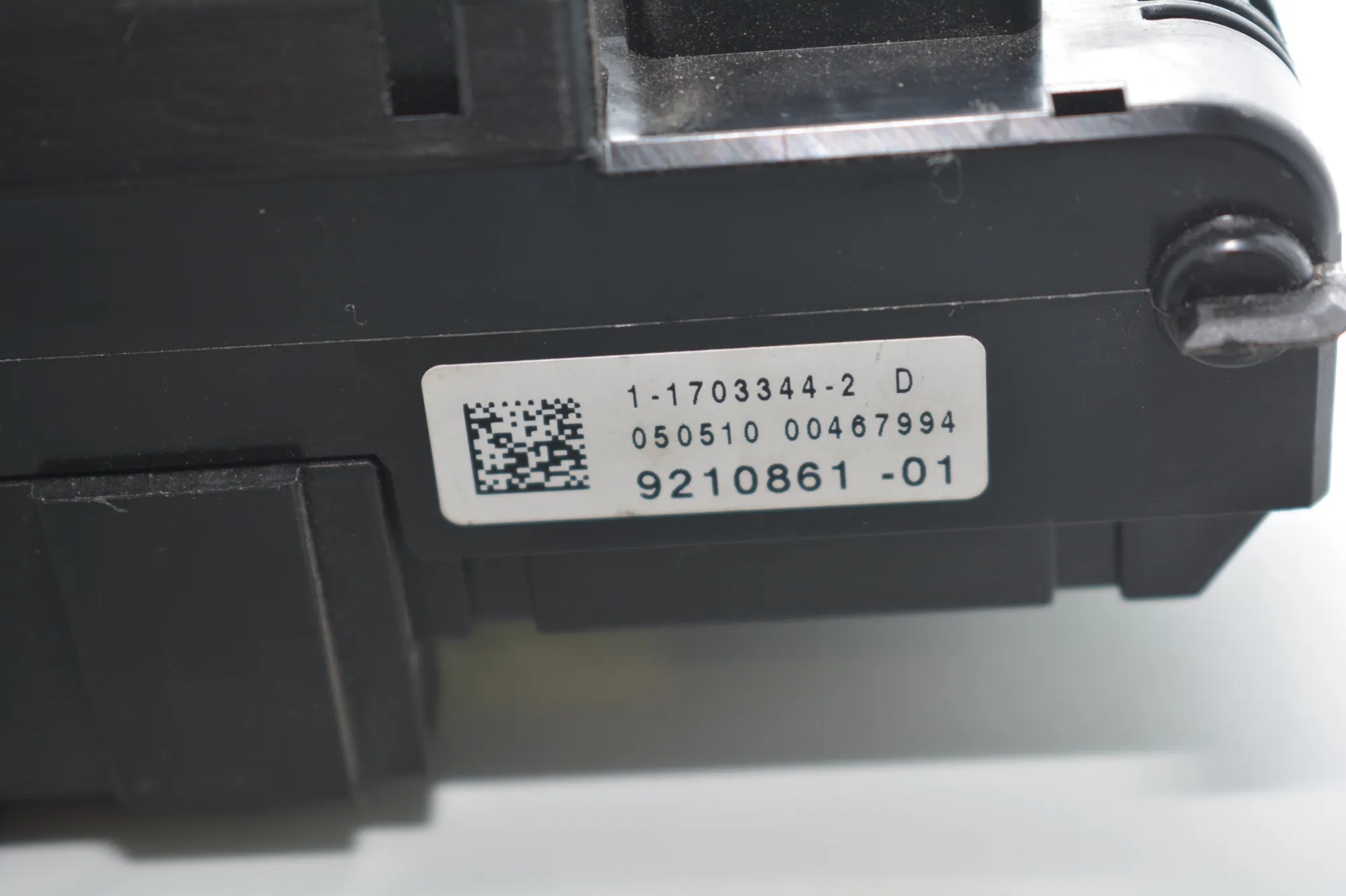 Fuse Box – OEM 9210861 · BMW 5 (F10) BMW 5 (F10) 520 d 2010 – 4