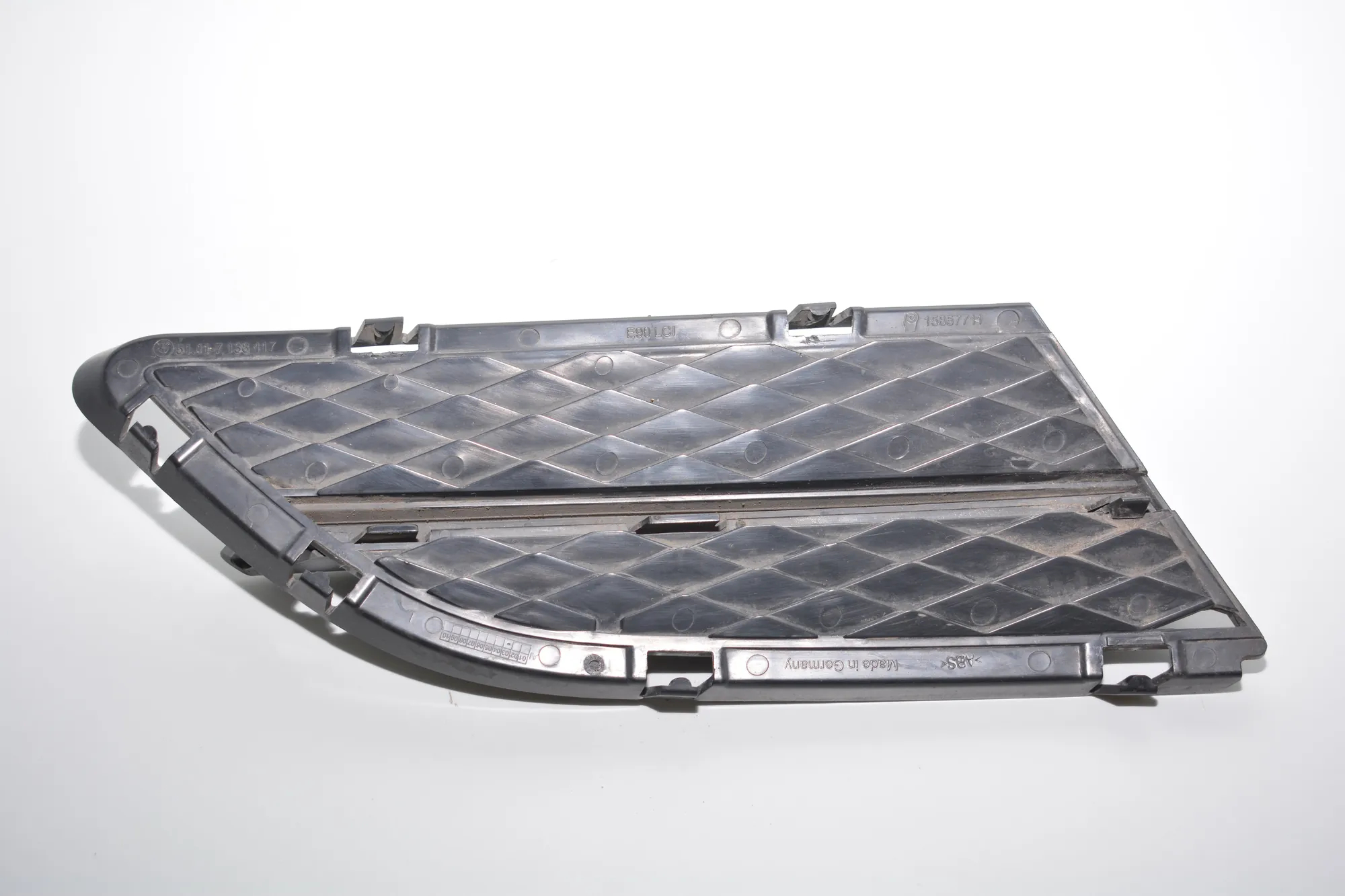 Front Left Grill – OEM 7138417 · BMW 3 Touring (E91) 320 d 2009 – 4