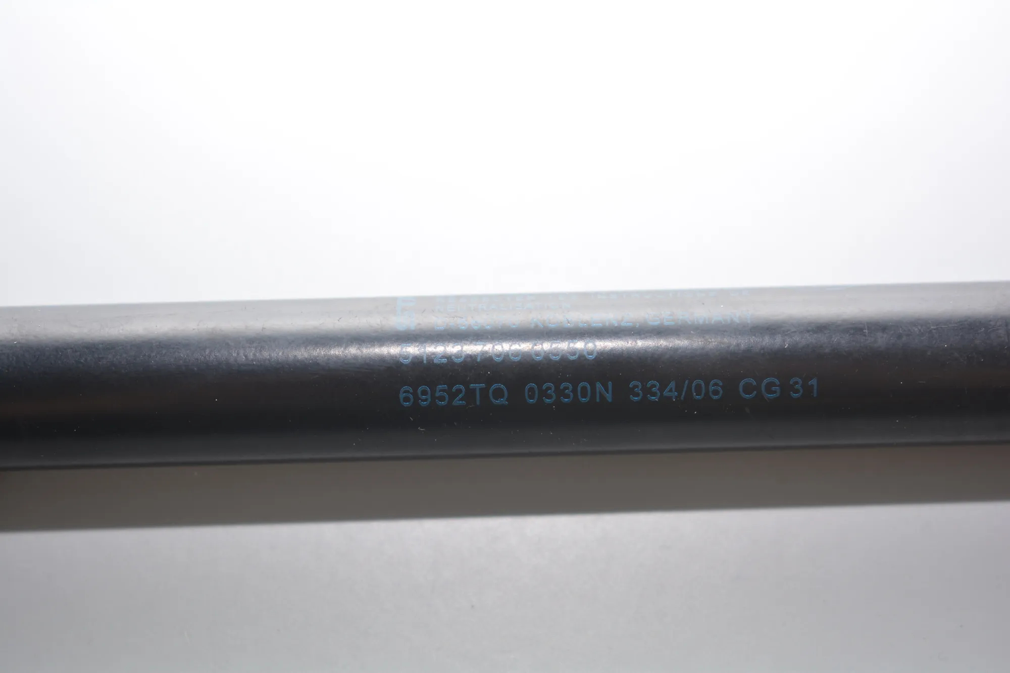 Front Left Bonnet Strut – OEM 5123706 · BMW 3 (E90) 325 xi 2007 – 3