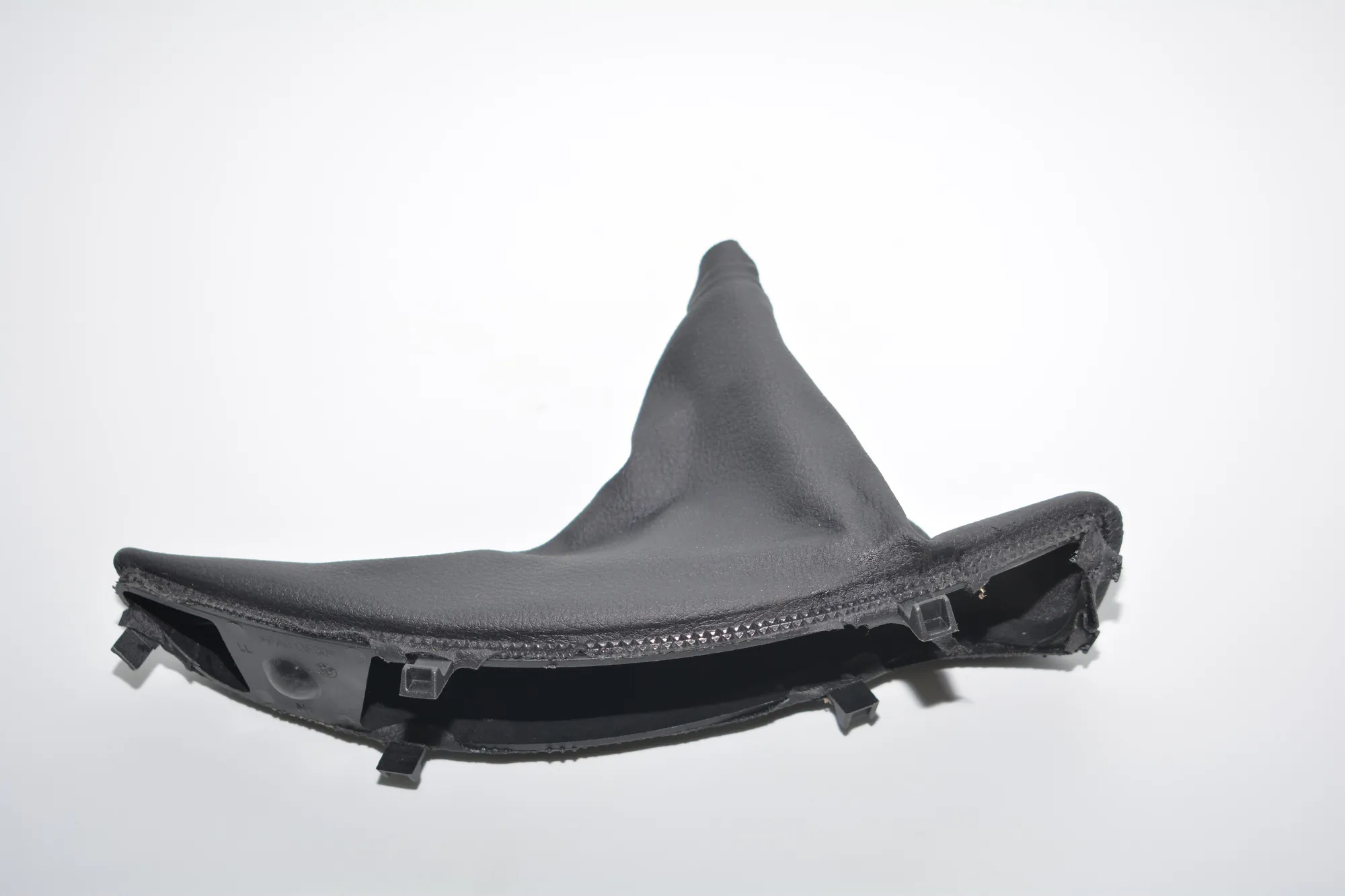 Handbrake Handle Trim – OEM 9235425 · BMW 3 Touring (F31) 320 d 2013 – 2