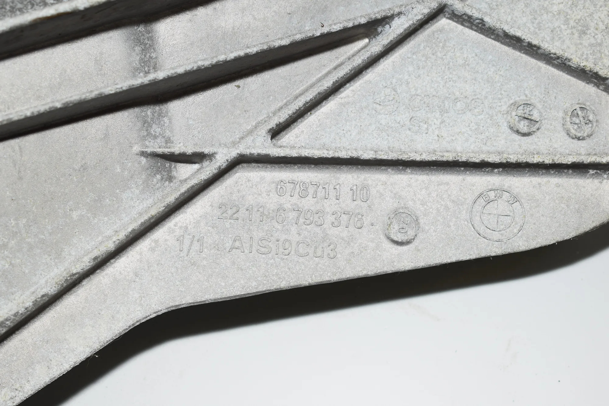 Right Side Engine Bracket – OEM 6793376 · BMW i3 (I01) BMW i3 (I01) Electric 2014 – 4