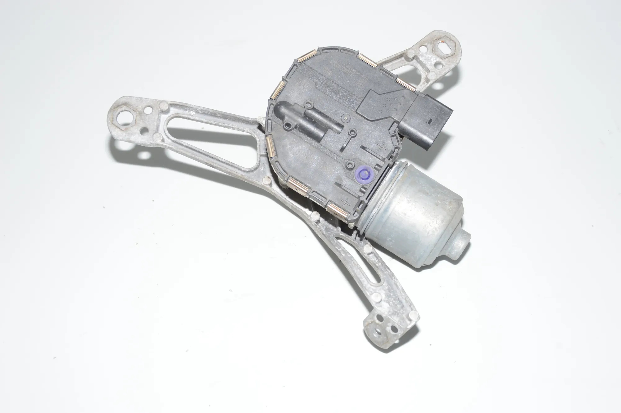 Front Windshield Wiper Mechanism – OEM 7359450 · BMW i3 (I01) Electric 2016 – 3
