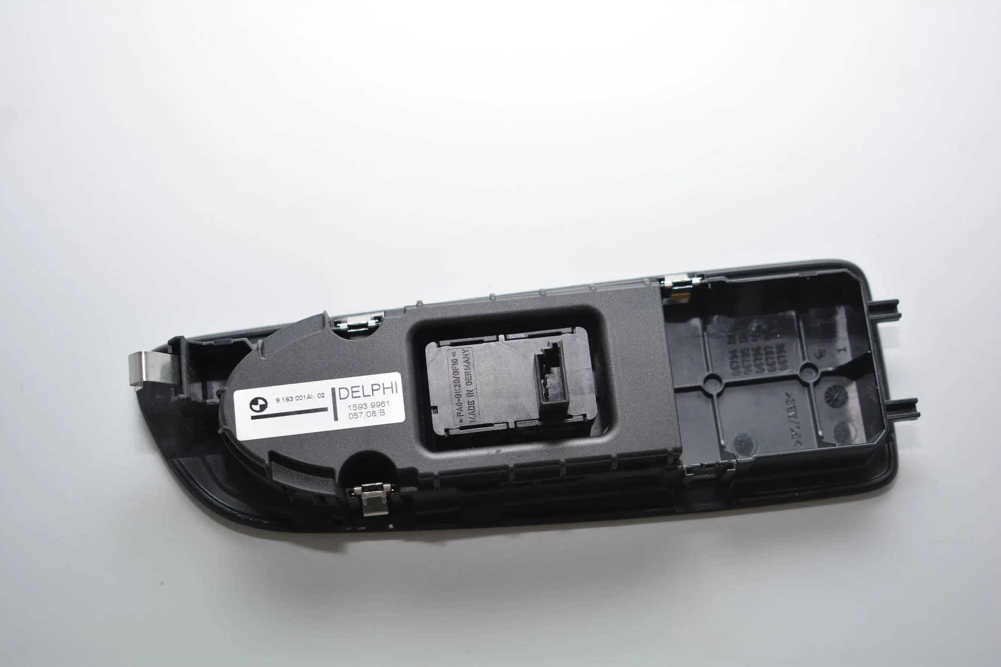 Front Left Door Window Switch – OEM 9163001 · BMW 1 (E81) 118 d 2008 – 5