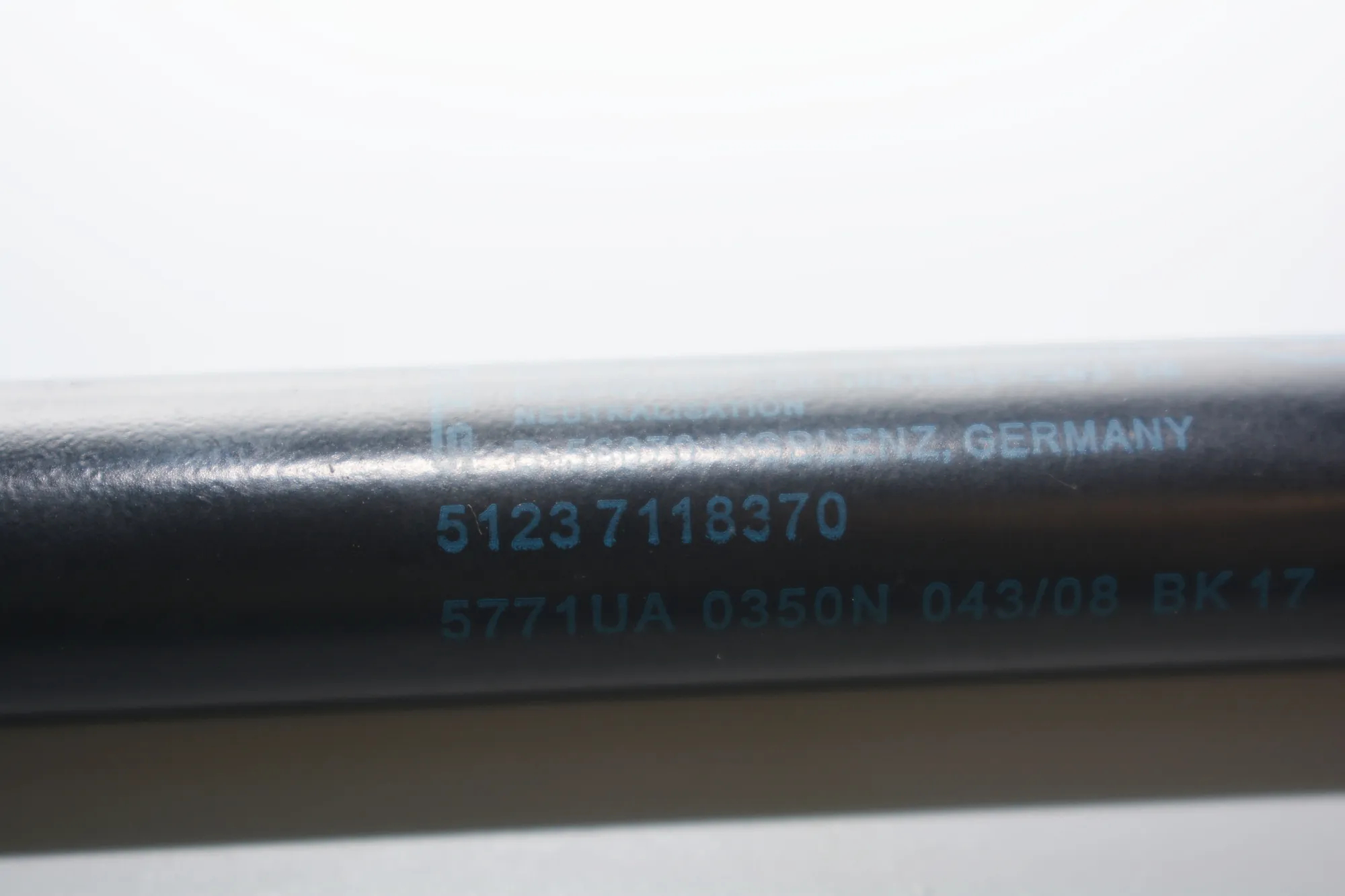 Front Right Bonnet Strut – OEM 7118370 · BMW 1 (E81) 118 d 2008 – 4