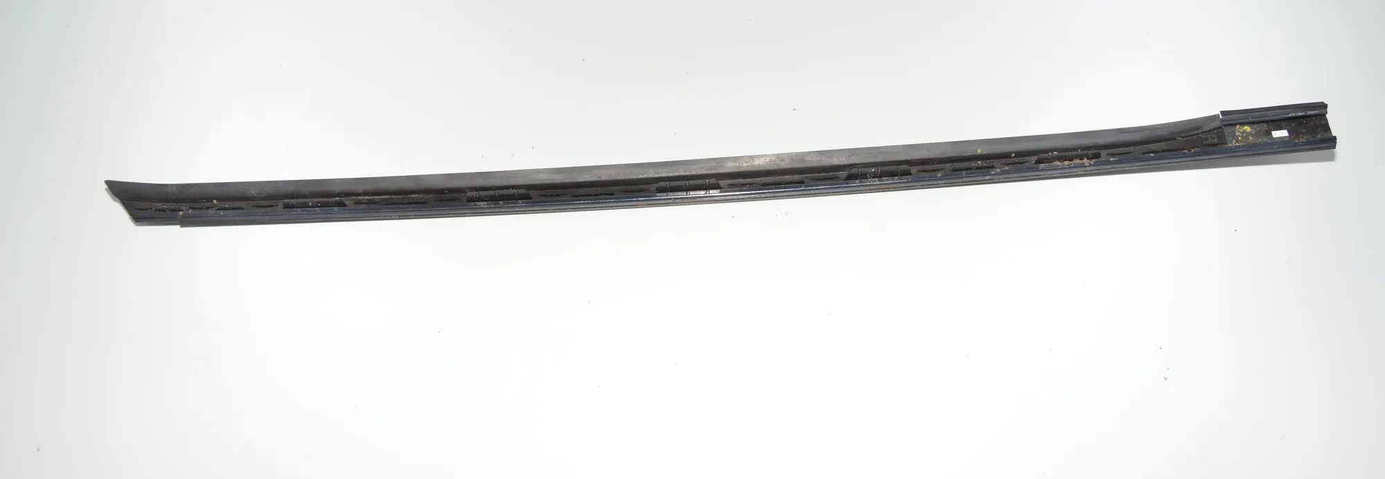 Windshield Right Vertical Trim – OEM 7387918 · BMW X5 (F15, F85) BMW X5 (F15, F85) 2015 – 2