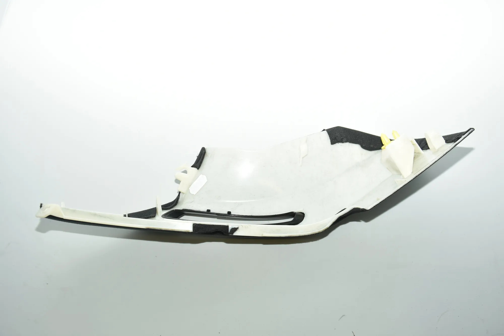 Rear Left Pillar Trim – OEM 9112711 · BMW 7 (F01, F02) BMW 7 (F01, F02) 2011 – 2