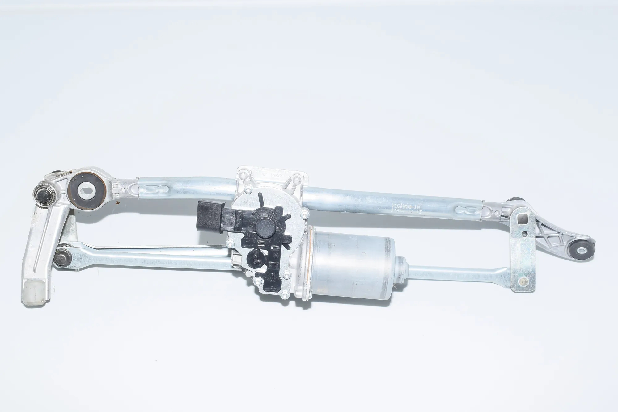 Front Windshield Wiper Mechanism – OEM 6978264 · BMW 3 Coupe (E92) 320 d 2011 – 3