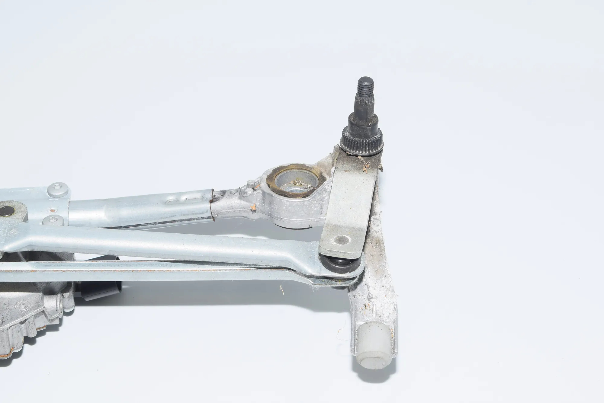 Front Windshield Wiper Mechanism – OEM 6978264 · BMW 3 Coupe (E92) 320 d 2011 – 4