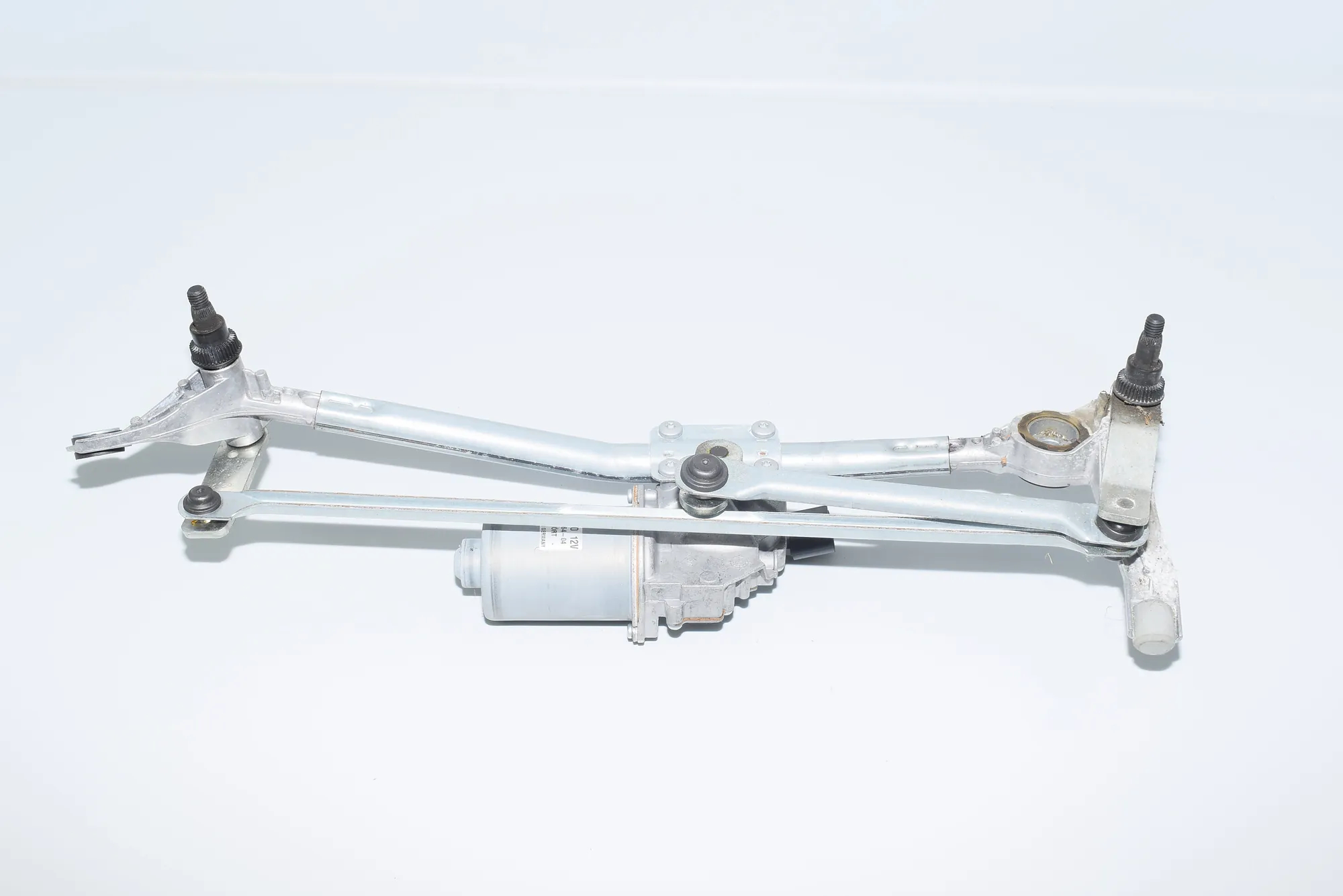 Front Windshield Wiper Mechanism – OEM 6978264 · BMW 3 Coupe (E92) 320 d 2011