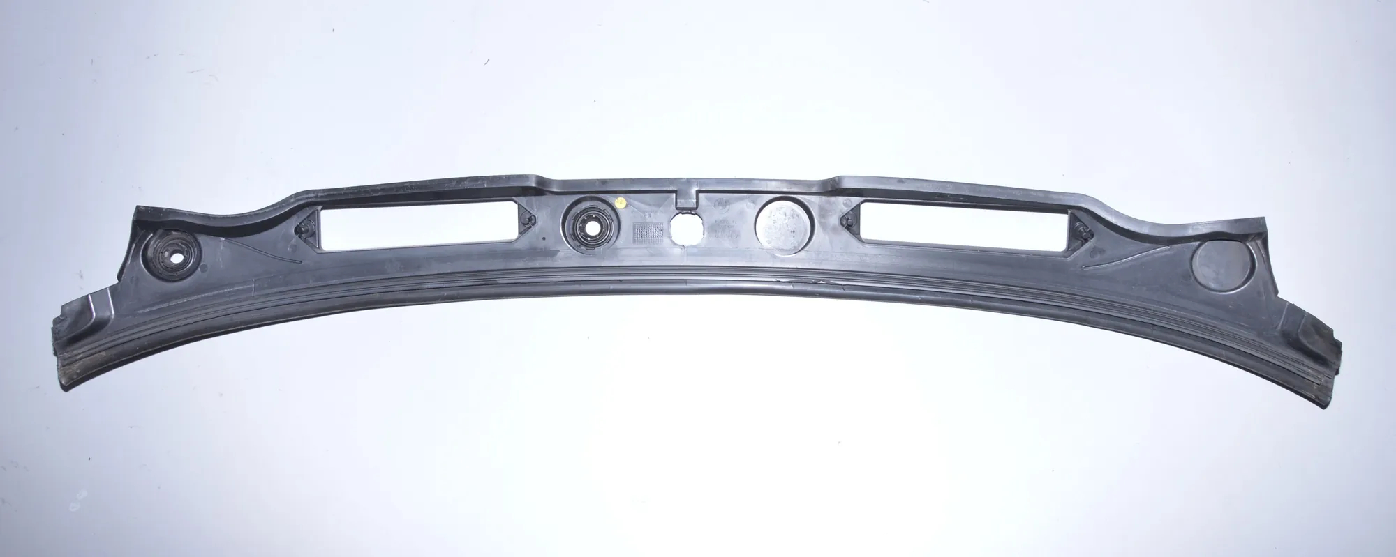 Front Wiper Cowl Trim – OEM 1567721 · BMW 1 Coupe (E82) 123 d 2011 – 3