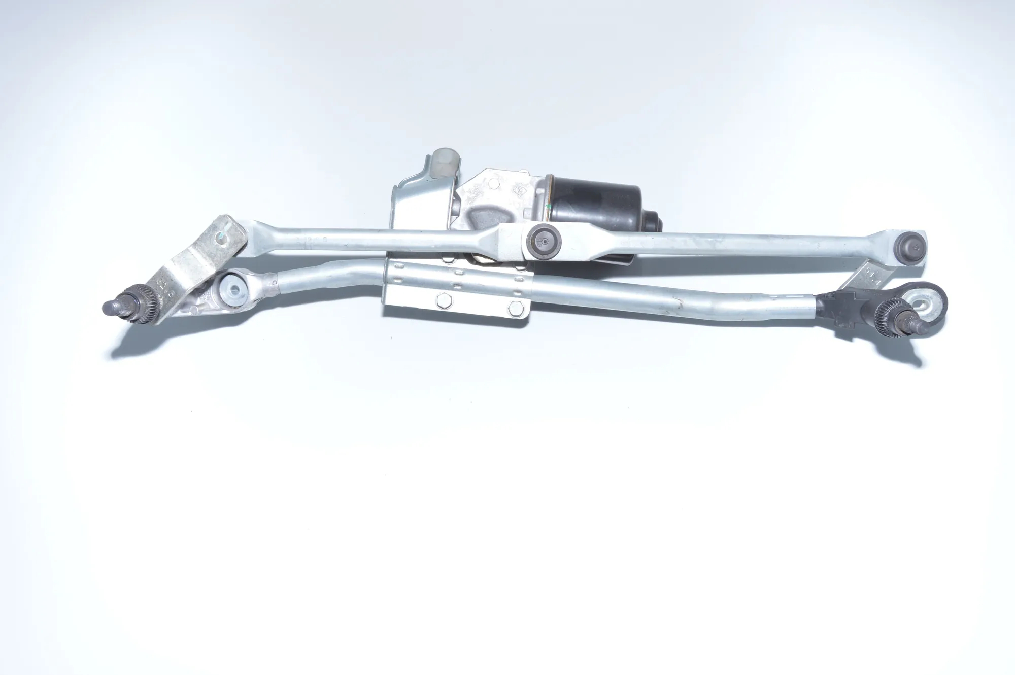Front Windshield Wiper Mechanism – OEM 7193037 · BMW 1 Coupe (E82) 123 d 2011 – 2
