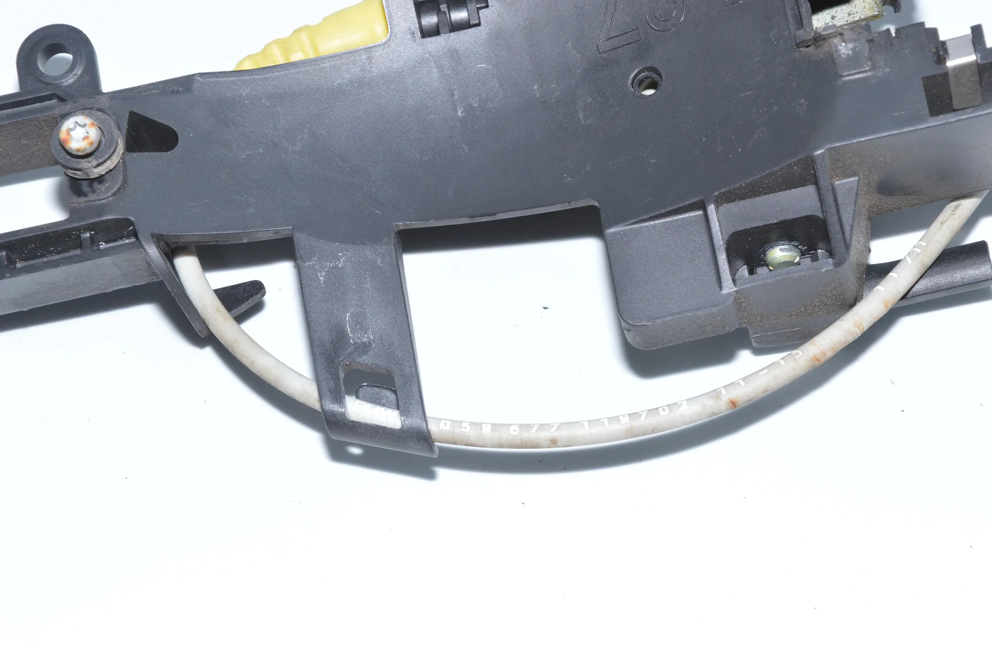 Front Right Door Interior Handle Frame – OEM 7059677 · BMW 1 Coupe (E82) 123 d 2011 – 4