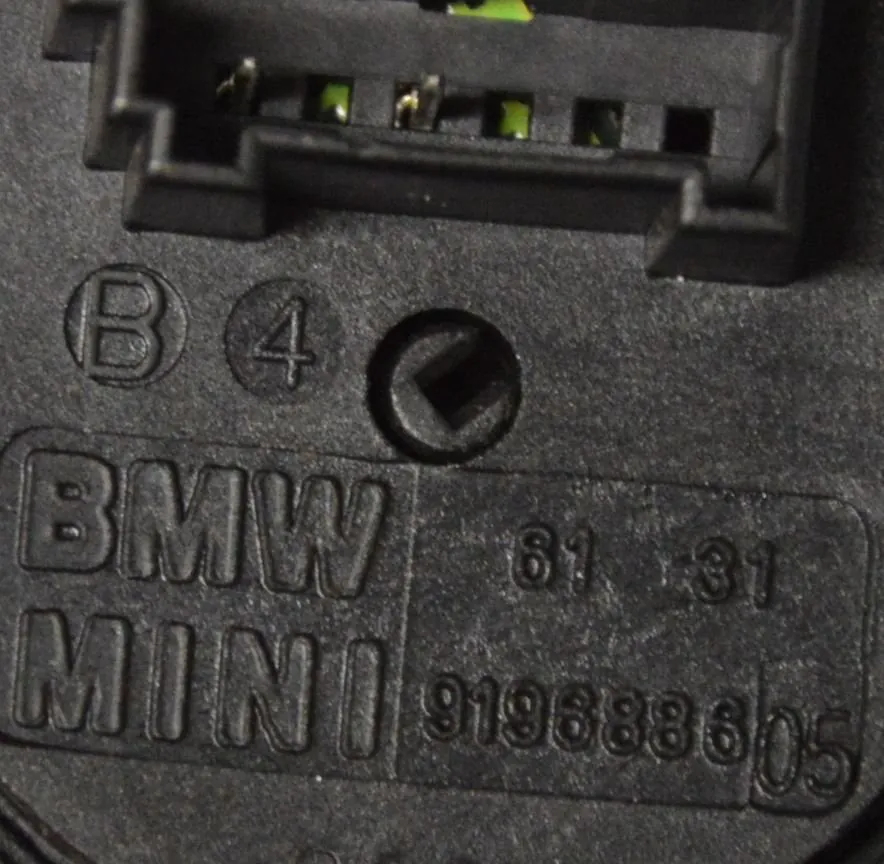 SRS Switch – OEM 9196886 · BMW 3 (F30, F80) 320 d 2012 – 3