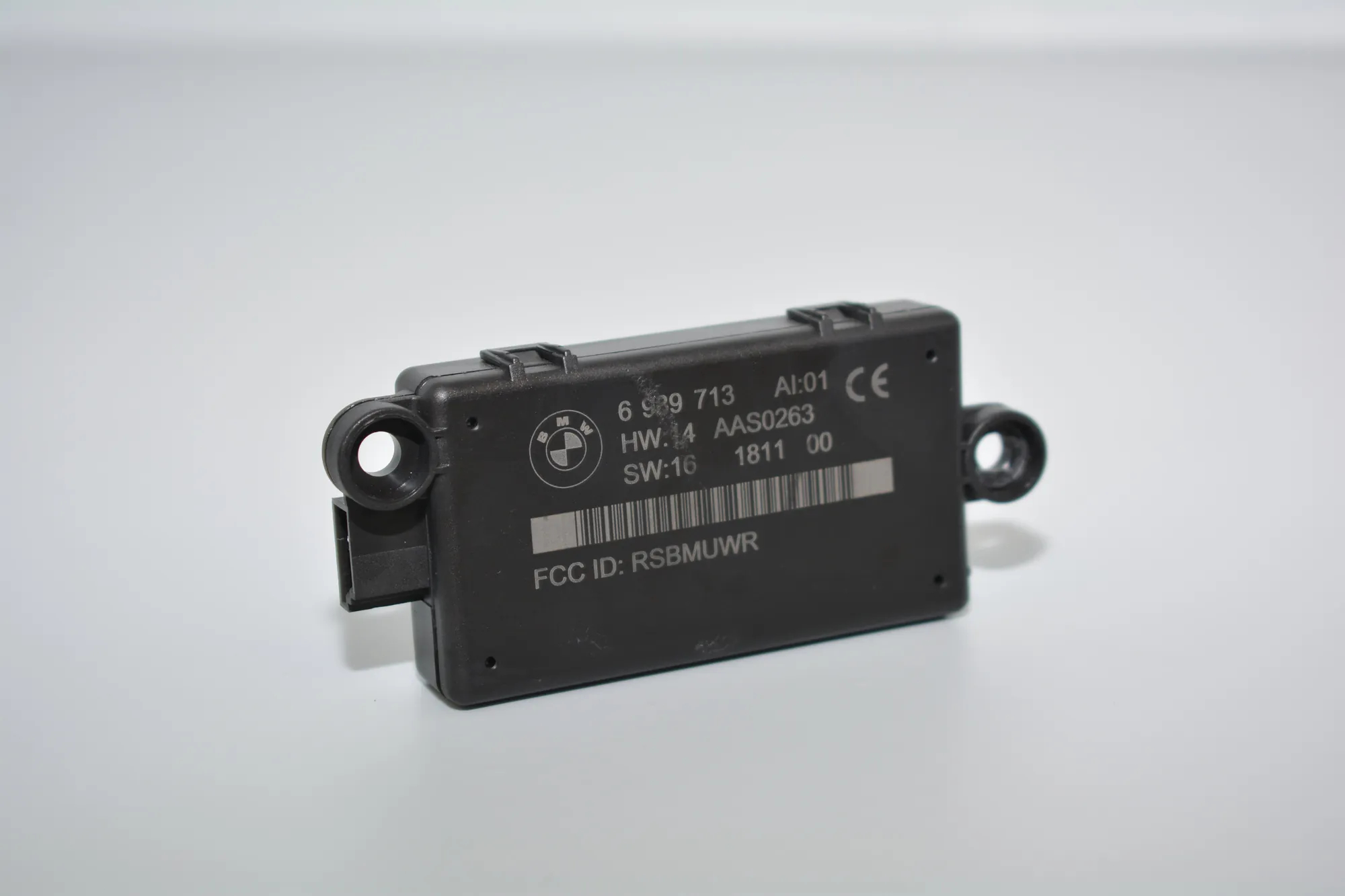 Other Control Units – OEM 6989713 · BMW 3 Cabrio (E93) 330 d 2011