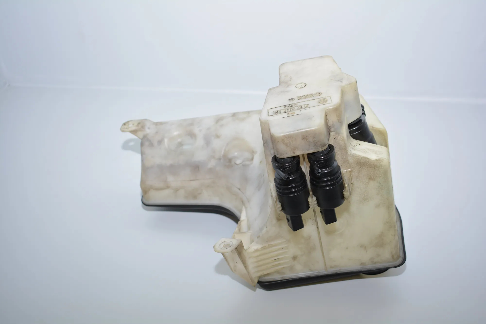 Window Washer Tank – OEM 8252738 · BMW X5 (E53) 4.6 is 2002 – 5