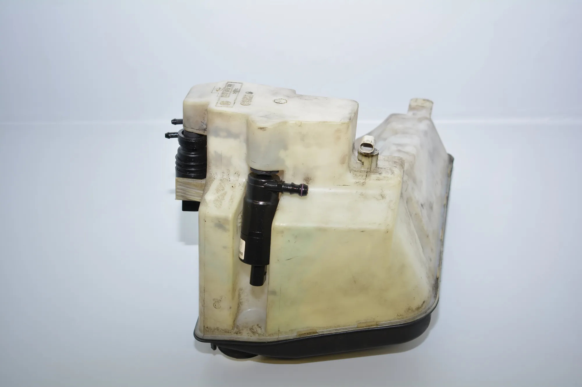 Window Washer Tank – OEM 8252738 · BMW X5 (E53) 4.6 is 2002 – 2