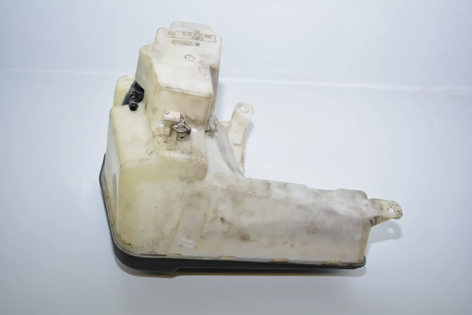Window Washer Tank – OEM 8252738 · BMW X5 (E53) 4.6 is 2002 – 3